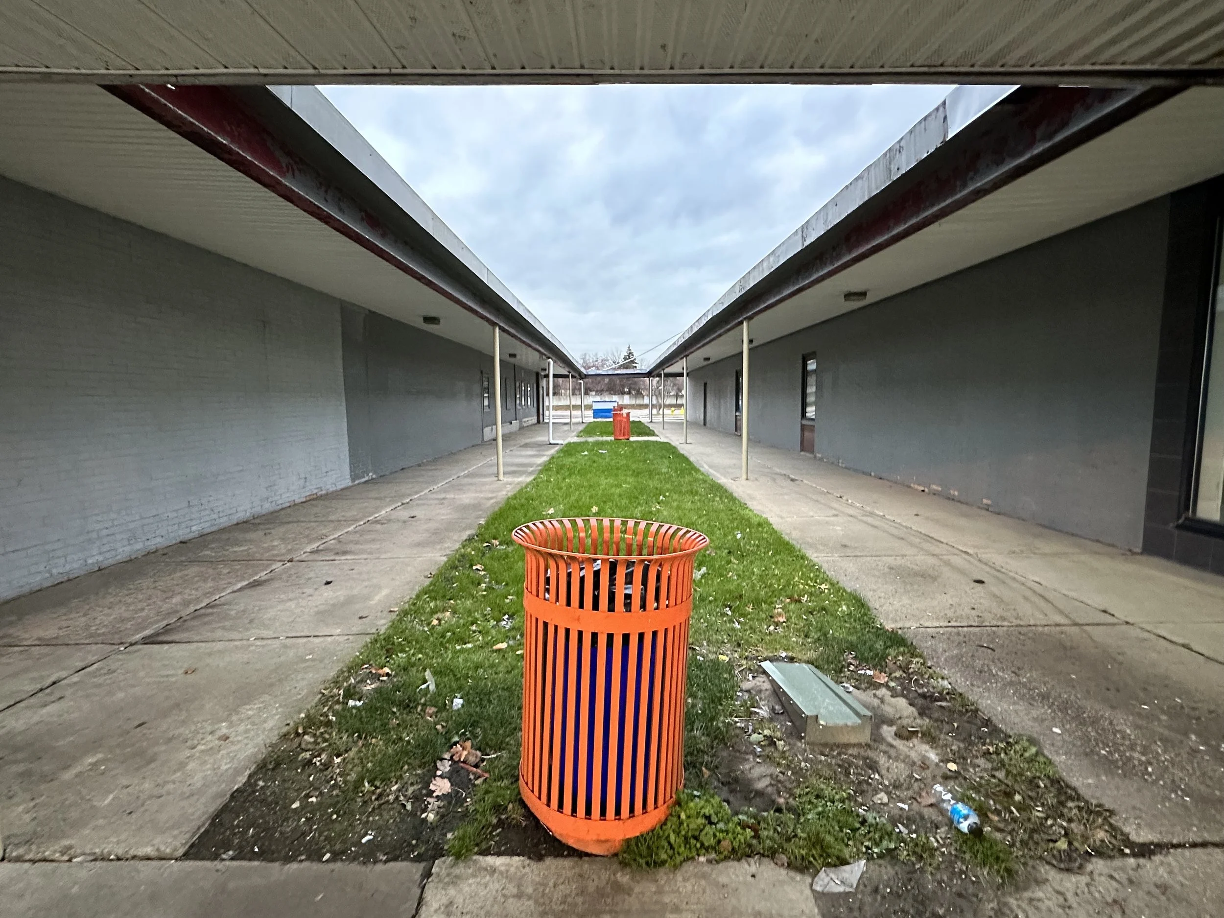 Gratiot Strip Mall, 2023.jpg