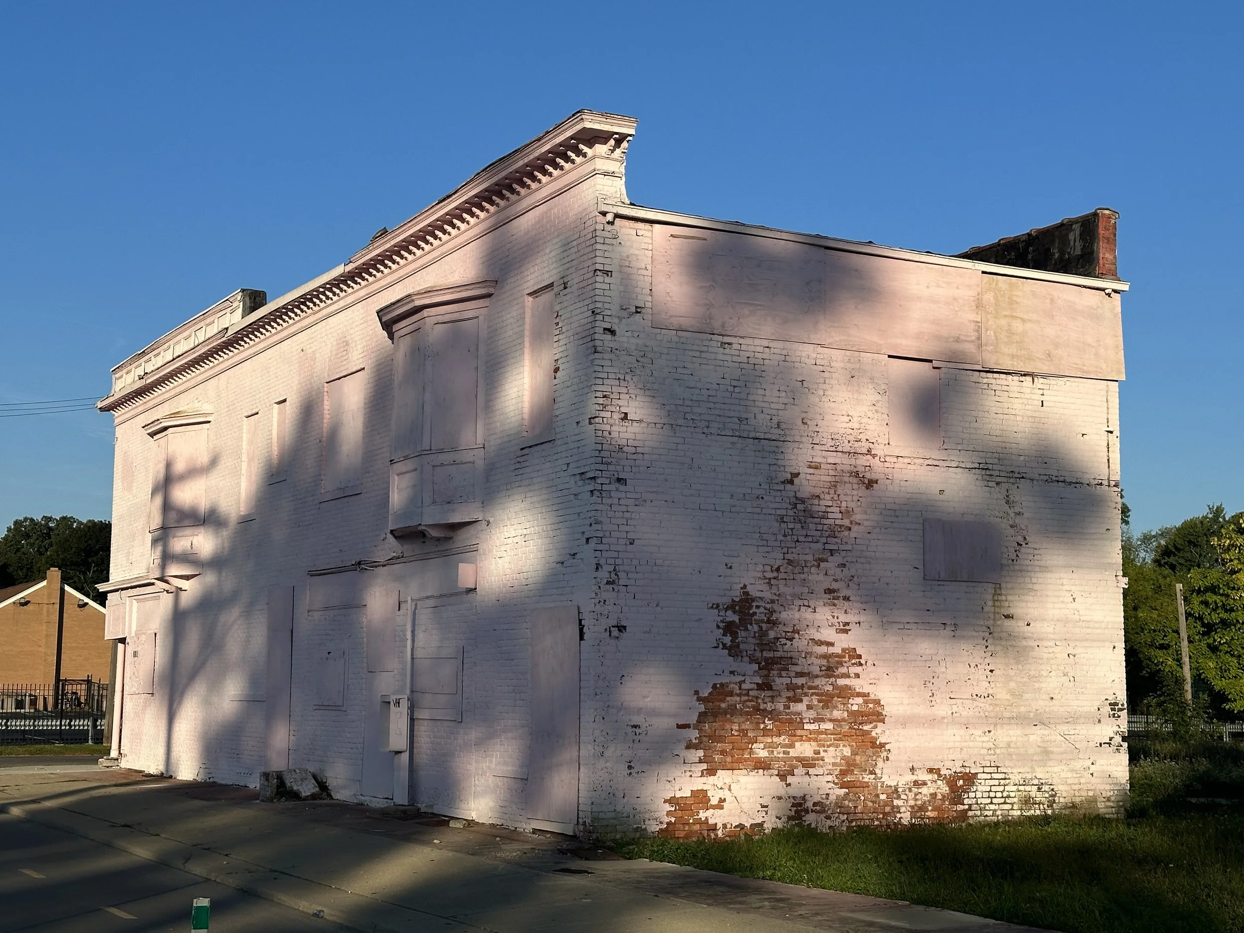 Kercheval Pink Bldg 2023.jpg