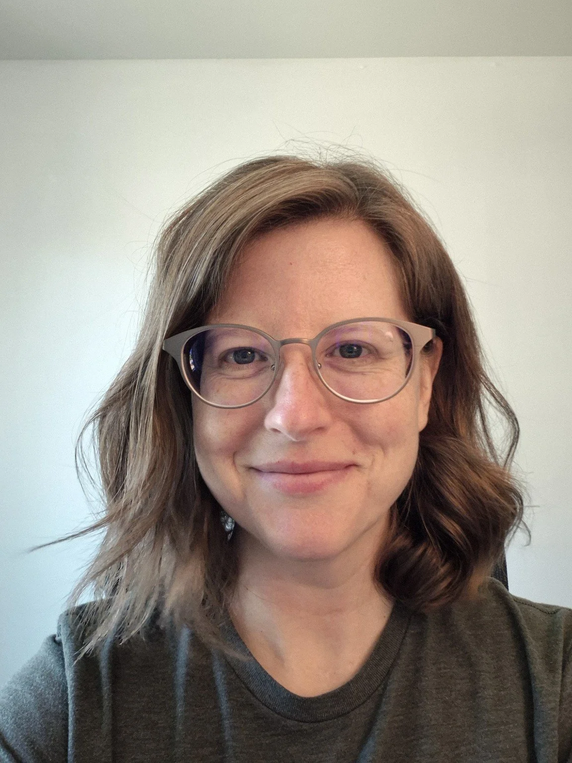 Teryn Sahagún, LICSW, of Quiet Ridge Counseling, providing online therapy for stress and burnout in Washington
