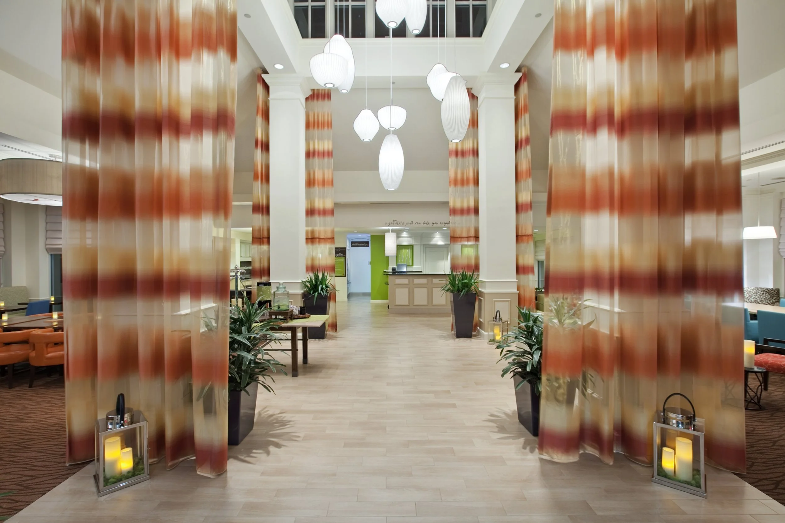 Hilton-Garden-Inn-Lobby_1a7b3288-5056-a36a-07b2c6b8f2b23e3a.jpg