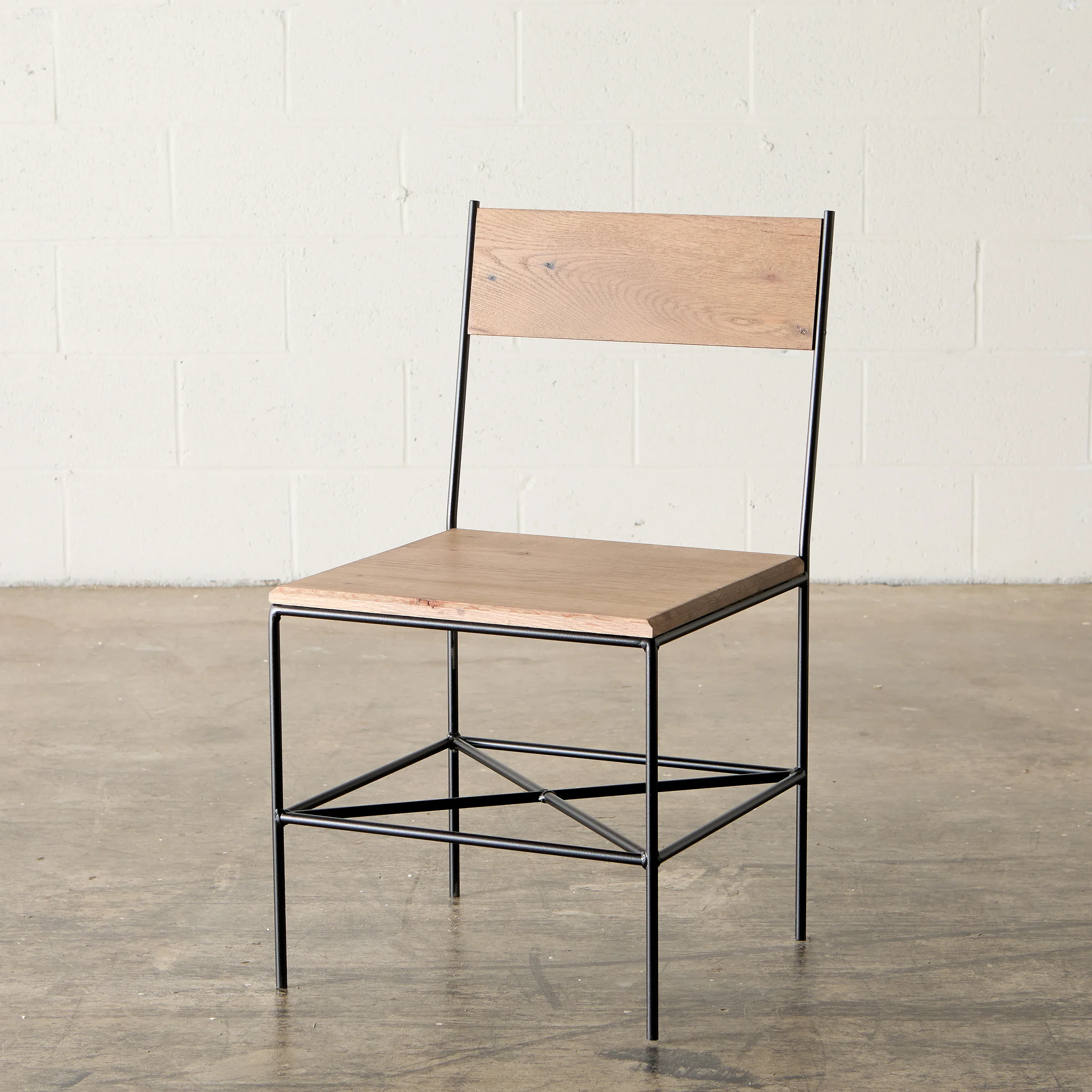 RoundSteelChair_3Q.webp