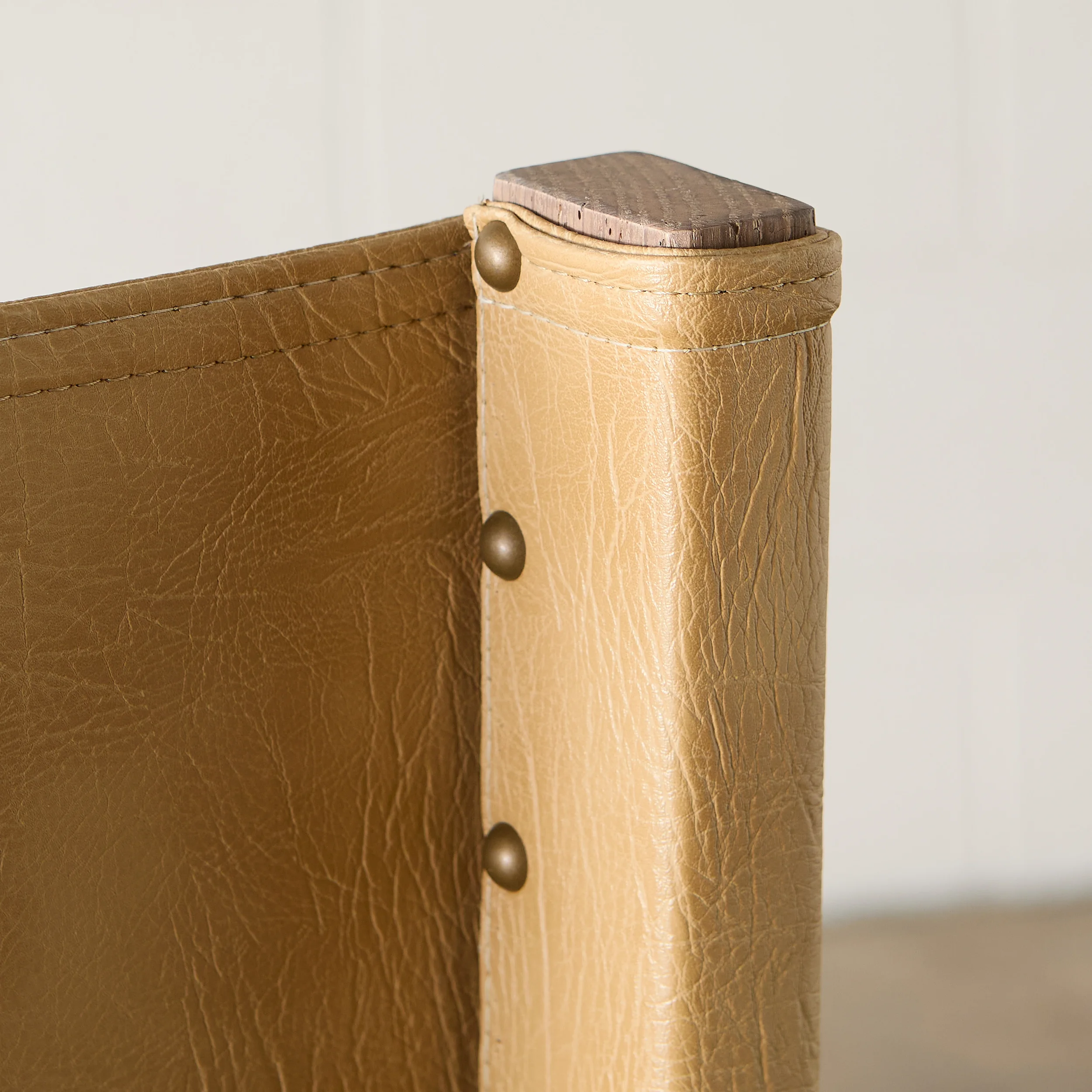 LeatherDiningChair_Back_D3.webp