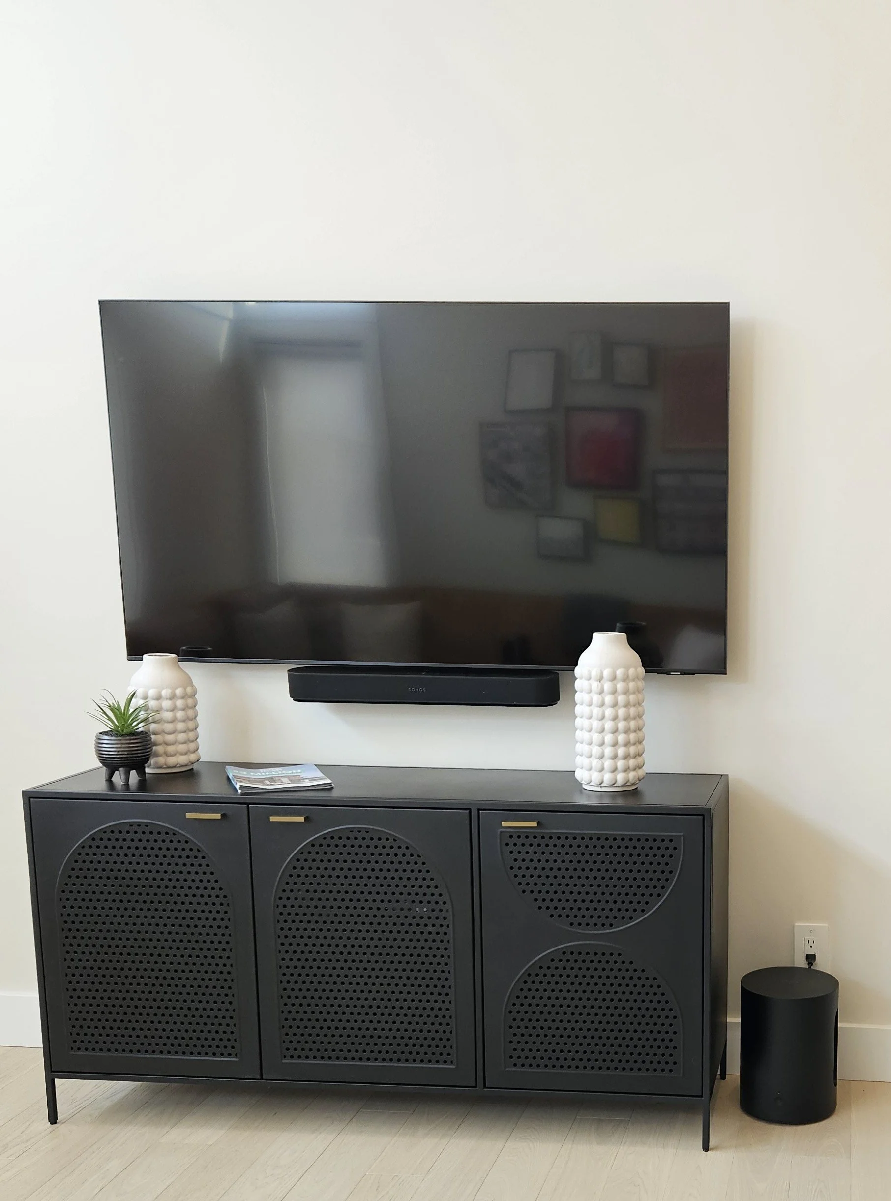 TV wall mounting