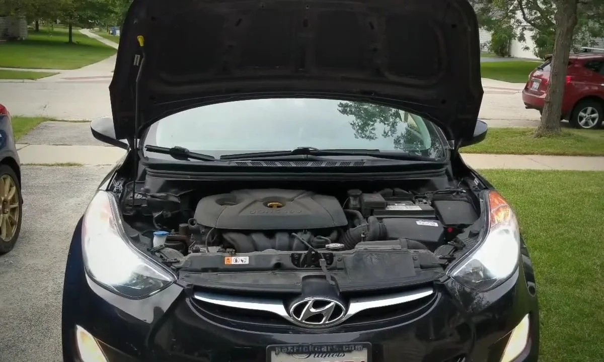 2013_Hyundai_Elantra-H11-low-beam.jpg