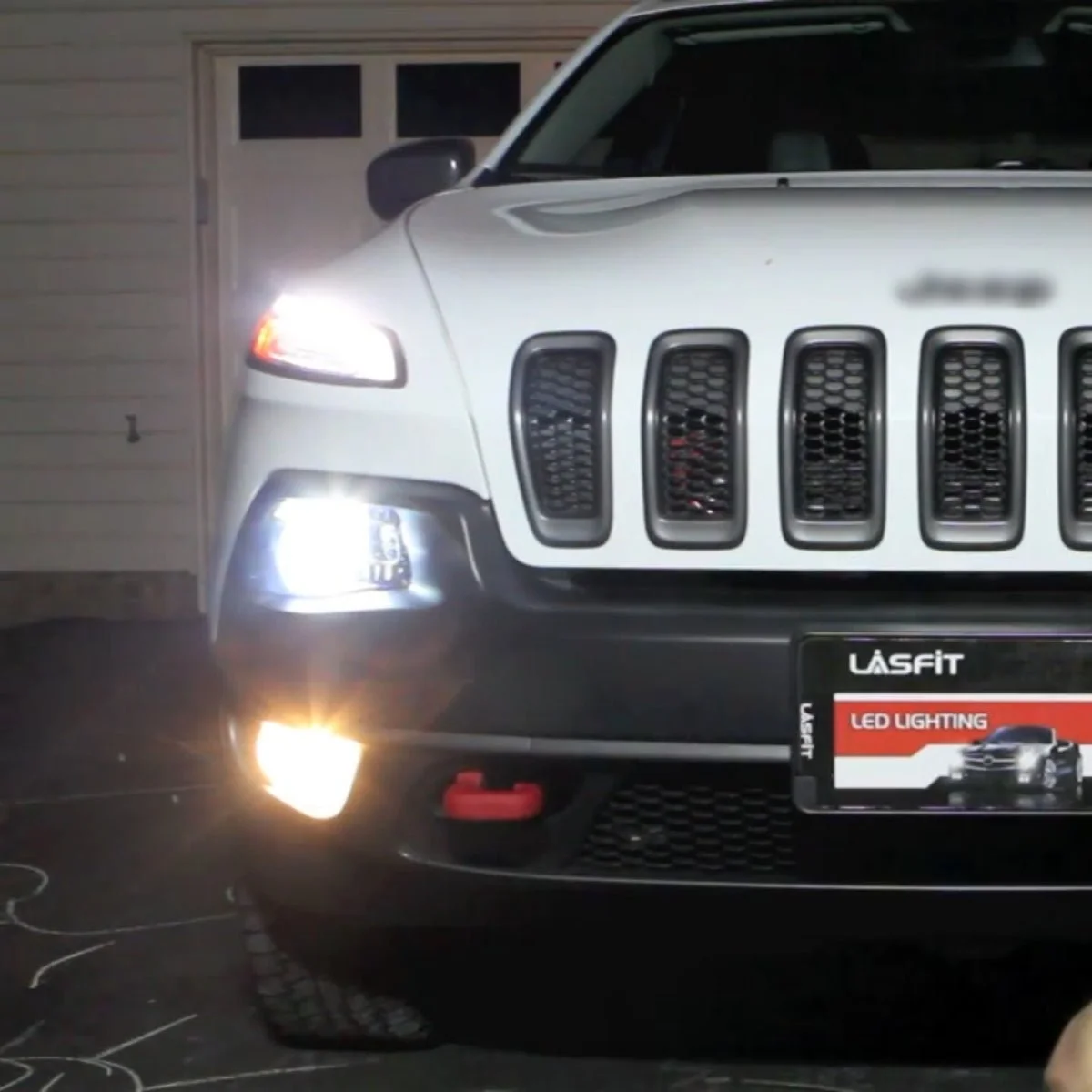 2014-Jeep-Cherokee-Trailhawk-9012-headlight-bulbs.jpg