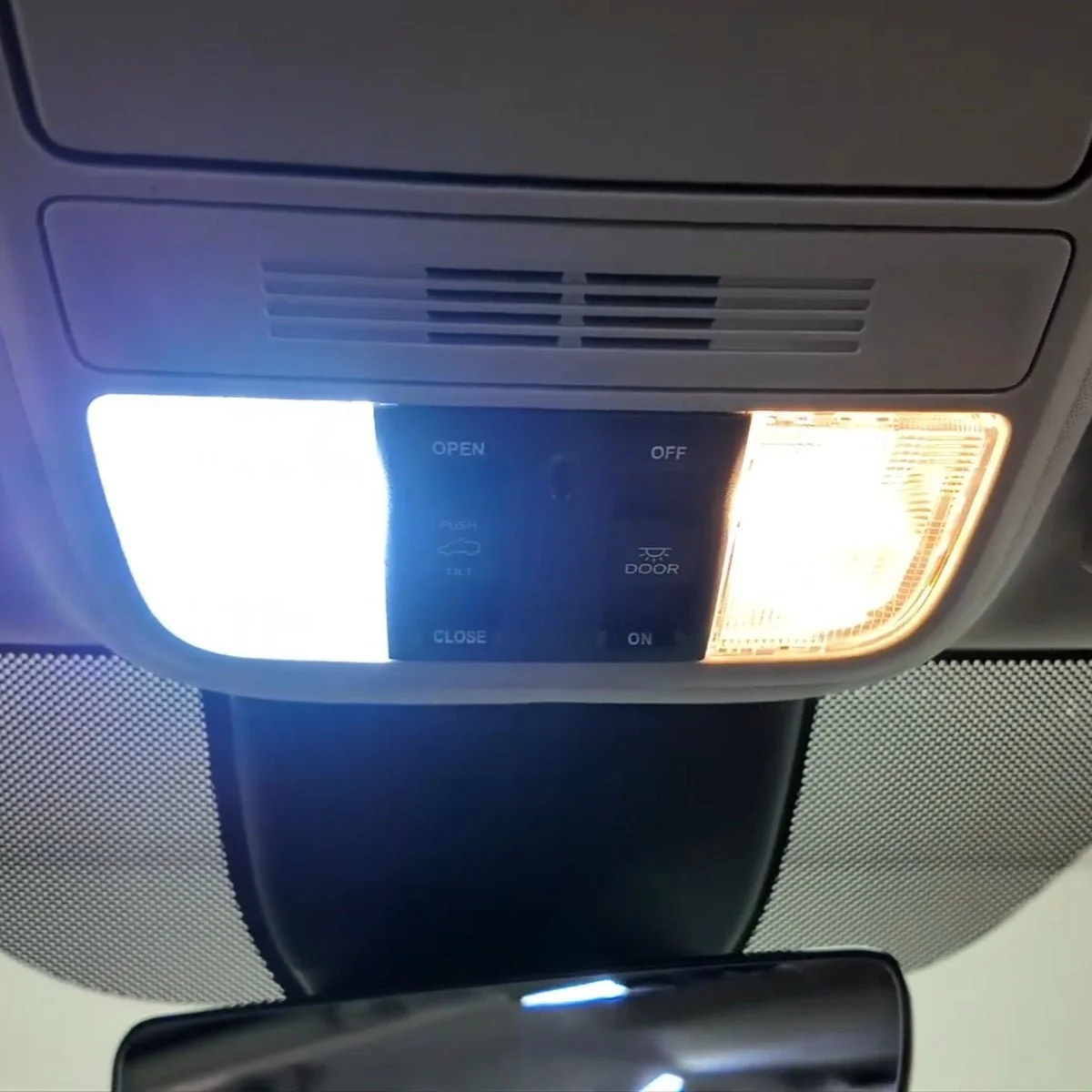 2021-2025-Honda-Odyssey-168-map-light.jpg