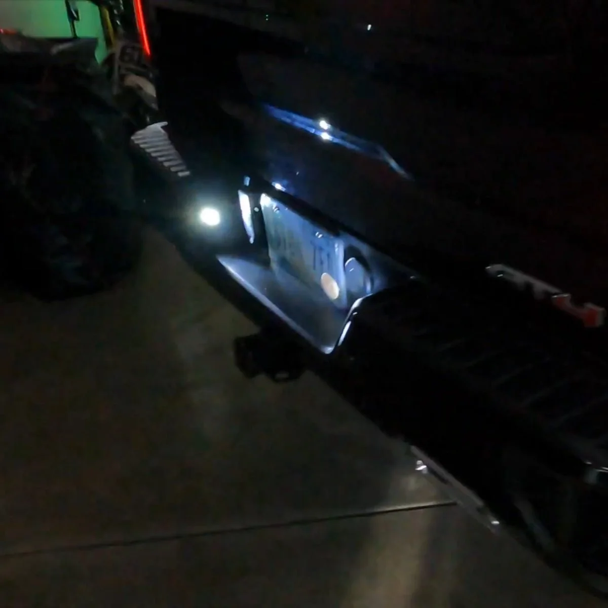 2020-GMC-Sierra-168-license-plate-light.jpg