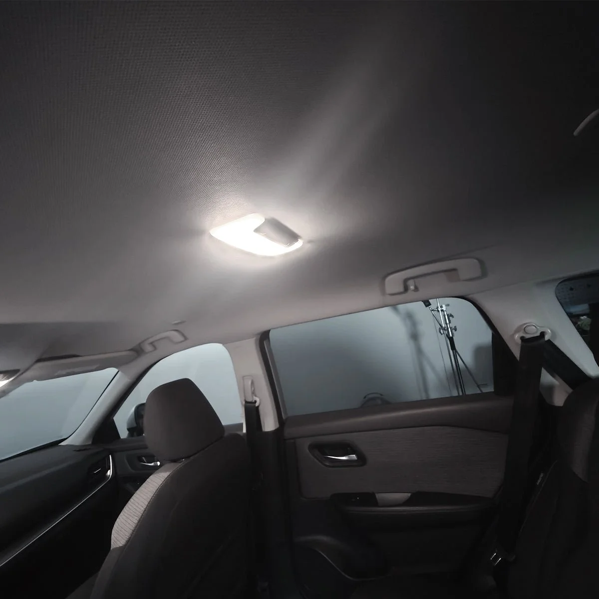 2023-Nissan-Rogue-168-led-dome-lights.jpg