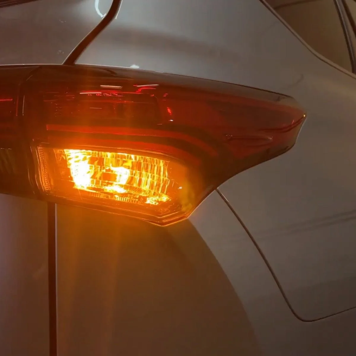 2022-Toyota-Highlander-7443-led-rear-turn-signal-lights-111.jpg