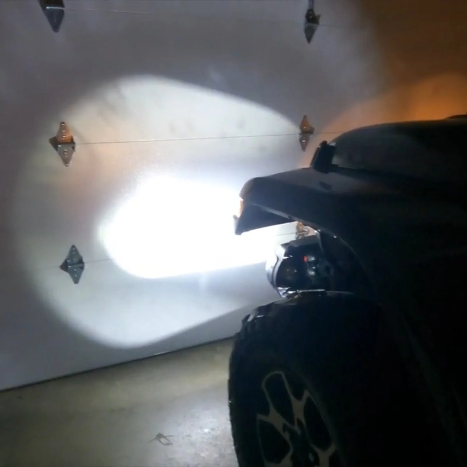2021-Jeep-Wrangler-led-fog-lights-white-mode.jpg