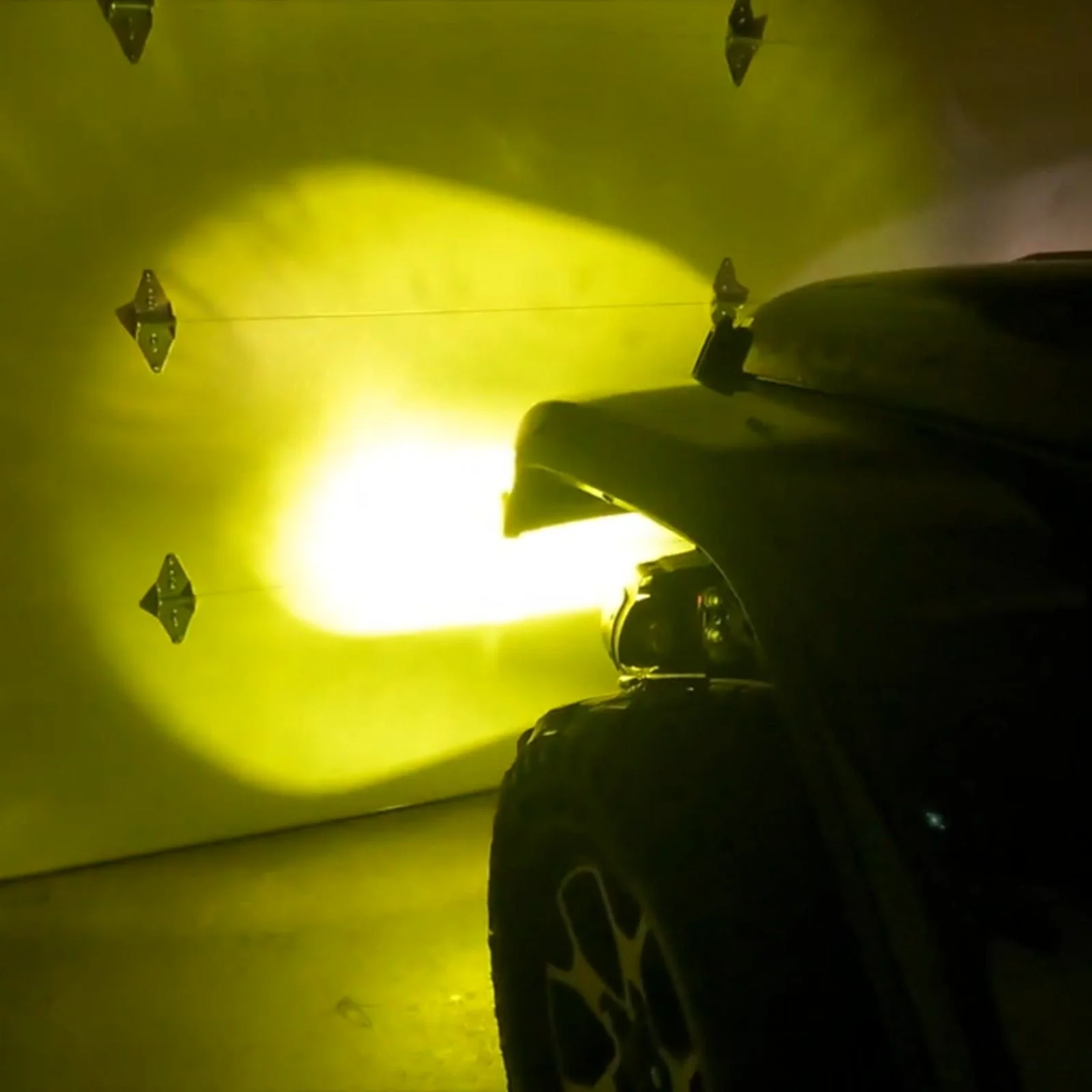 2021-Jeep-Wrangler-led-fog-lights-yellow-mode.jpg