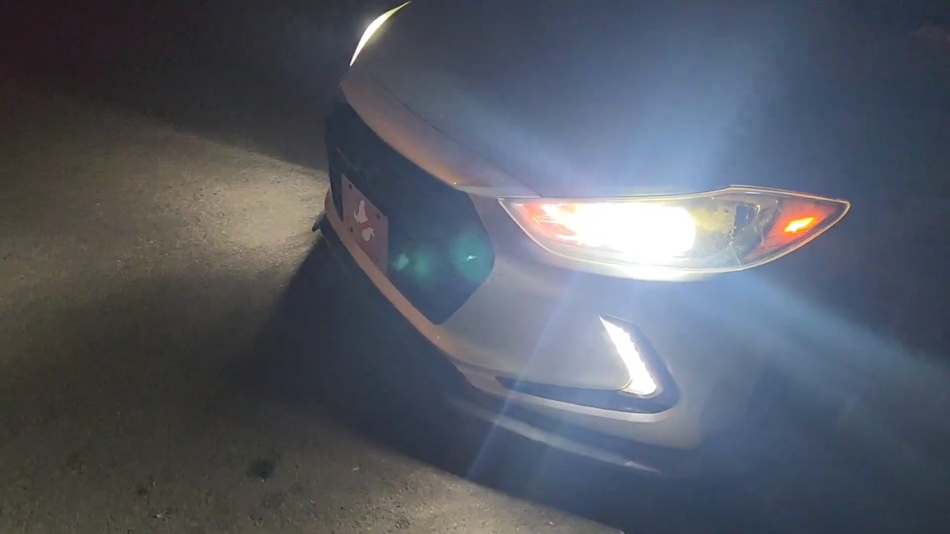 2018-Hyundai-Elantra-9005-low-beam.png
