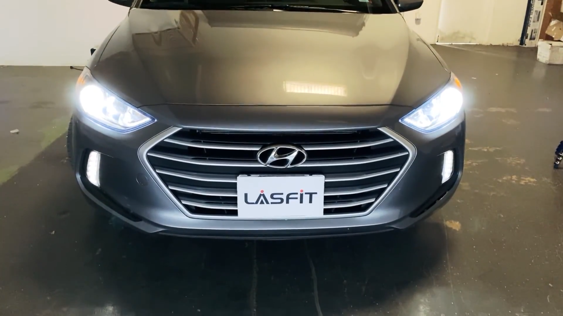 2018-Hyundai-Elantra-low-beam-9005.png