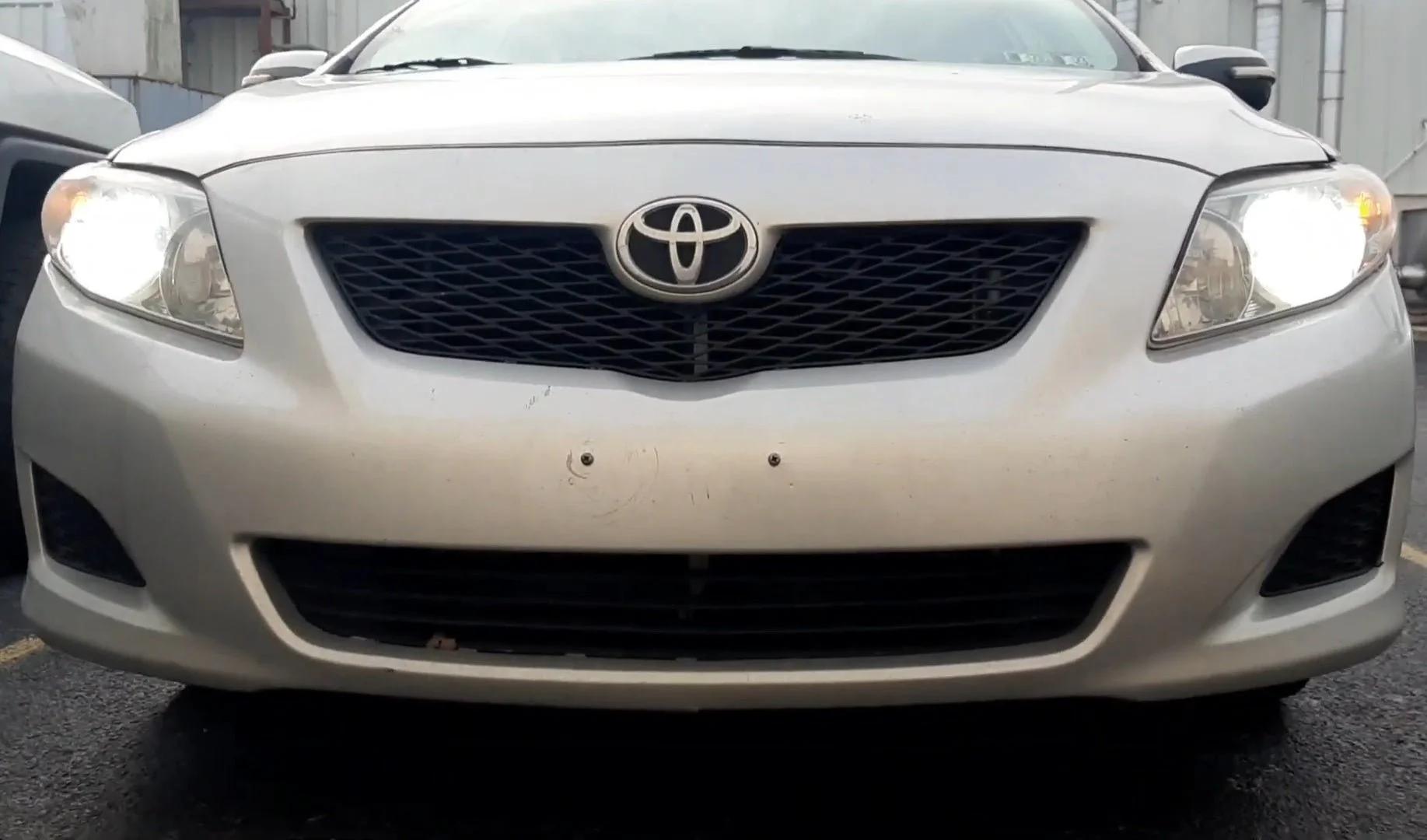 2010-Toyota-Corolla-LE-9006-low-beam.jpg
