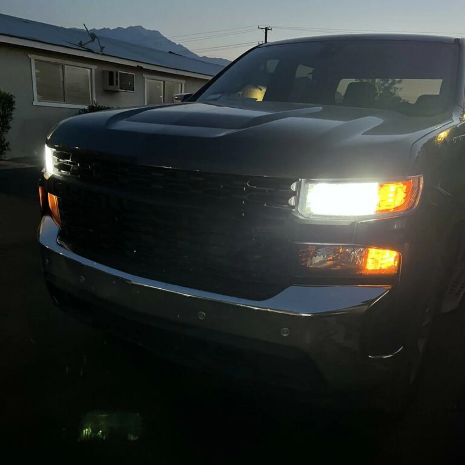 2021-Chevrolet-Silverado-1500-7443-led-front-turn-signal-lights.jpg