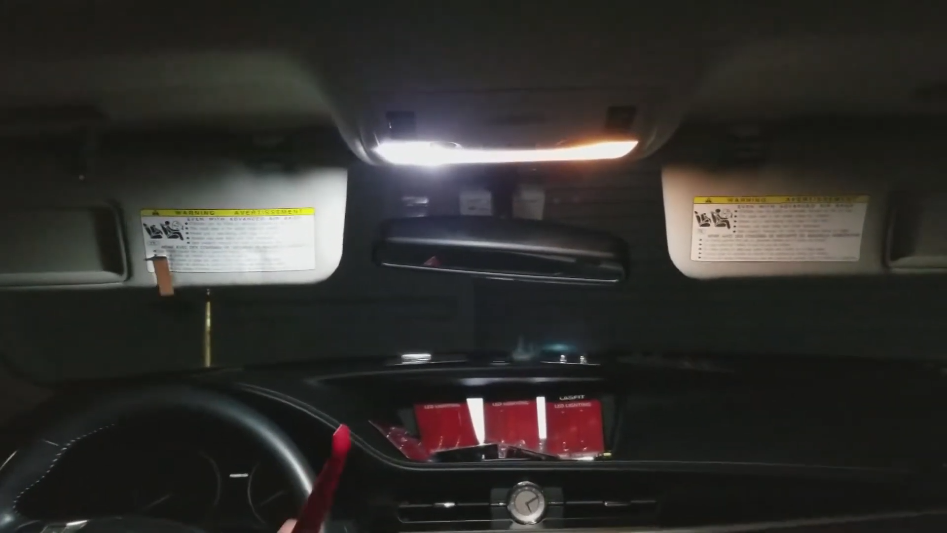 2014-Lexus-ES350-168-map-lights.png