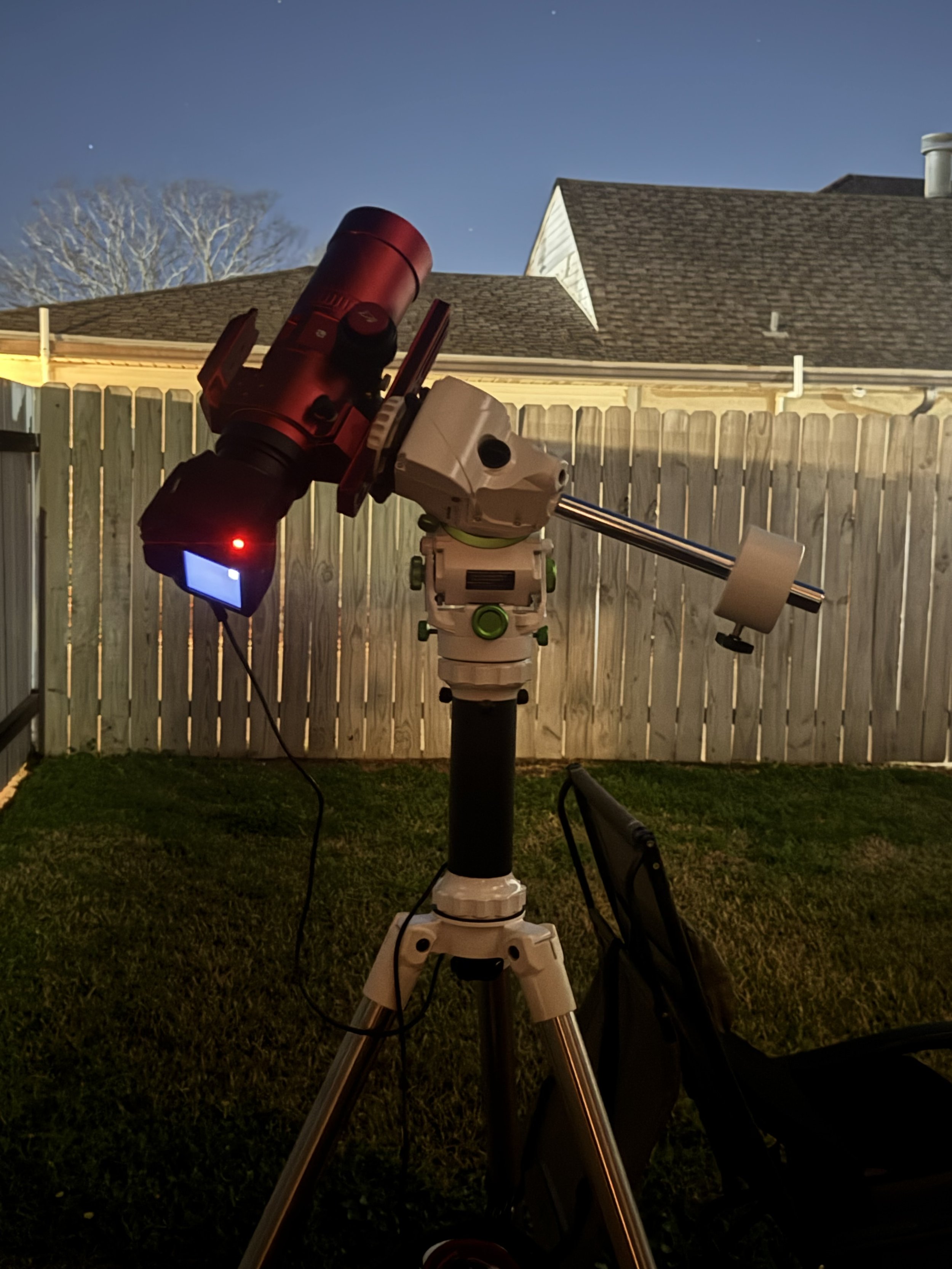An astrophotography setup, shooting the night sky from a urban setting.