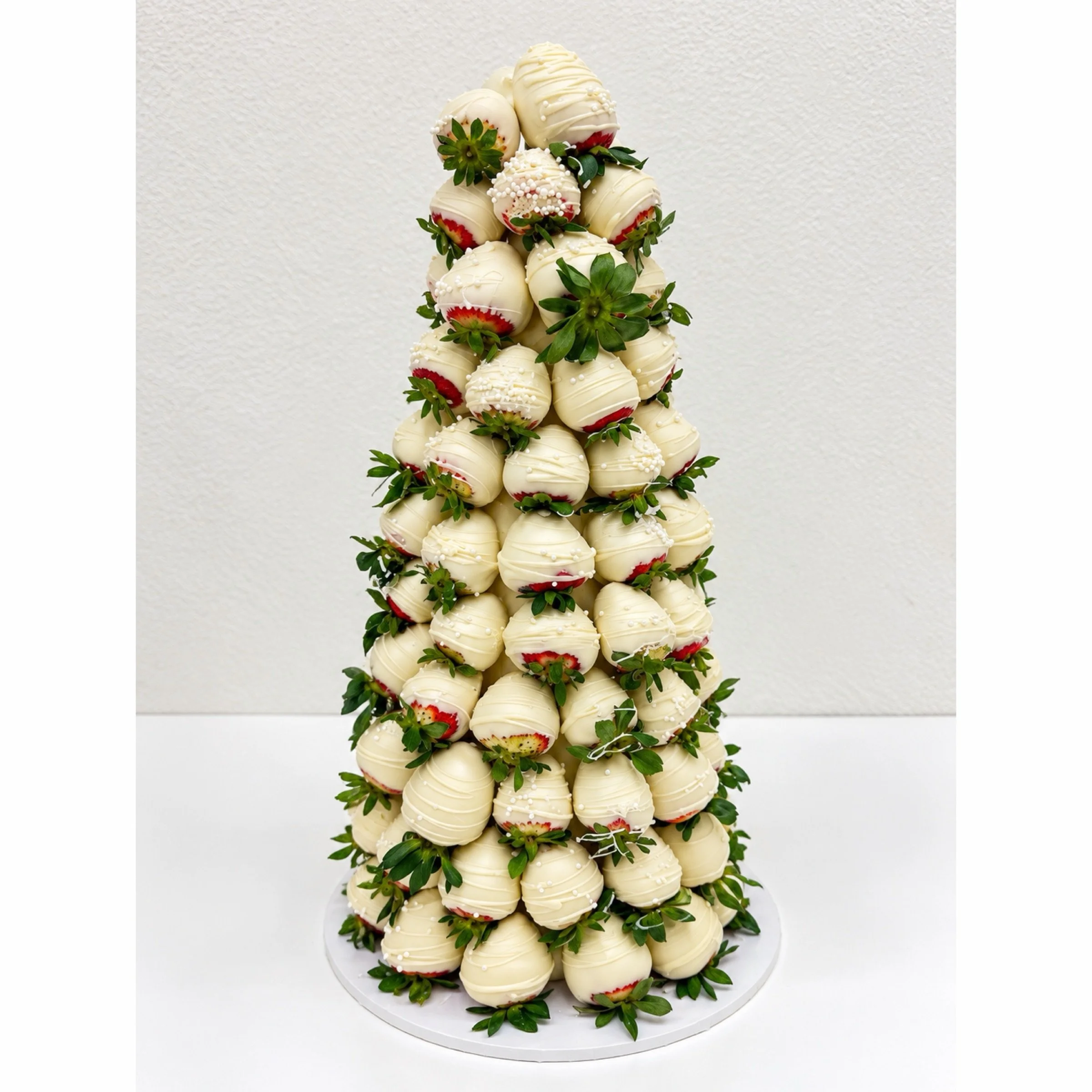 Strawberries dressed for the occasion !! 🍓

#biancascakery #strawberry #strawberrytower #desserttower #strawberries