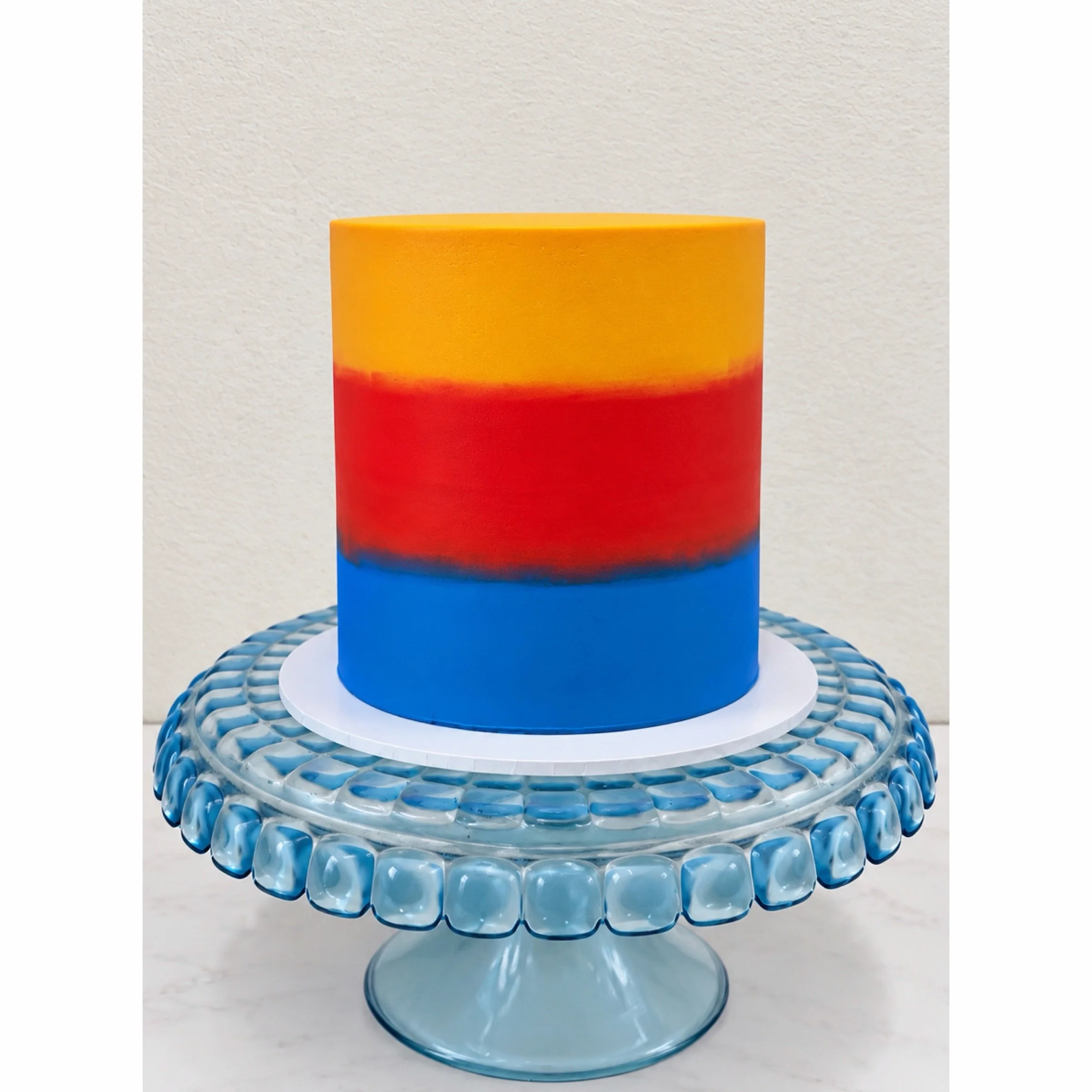 An ombr&eacute; fade&hellip; 

#biancascakery #cake #cakedecorating #ombre #ombrecake