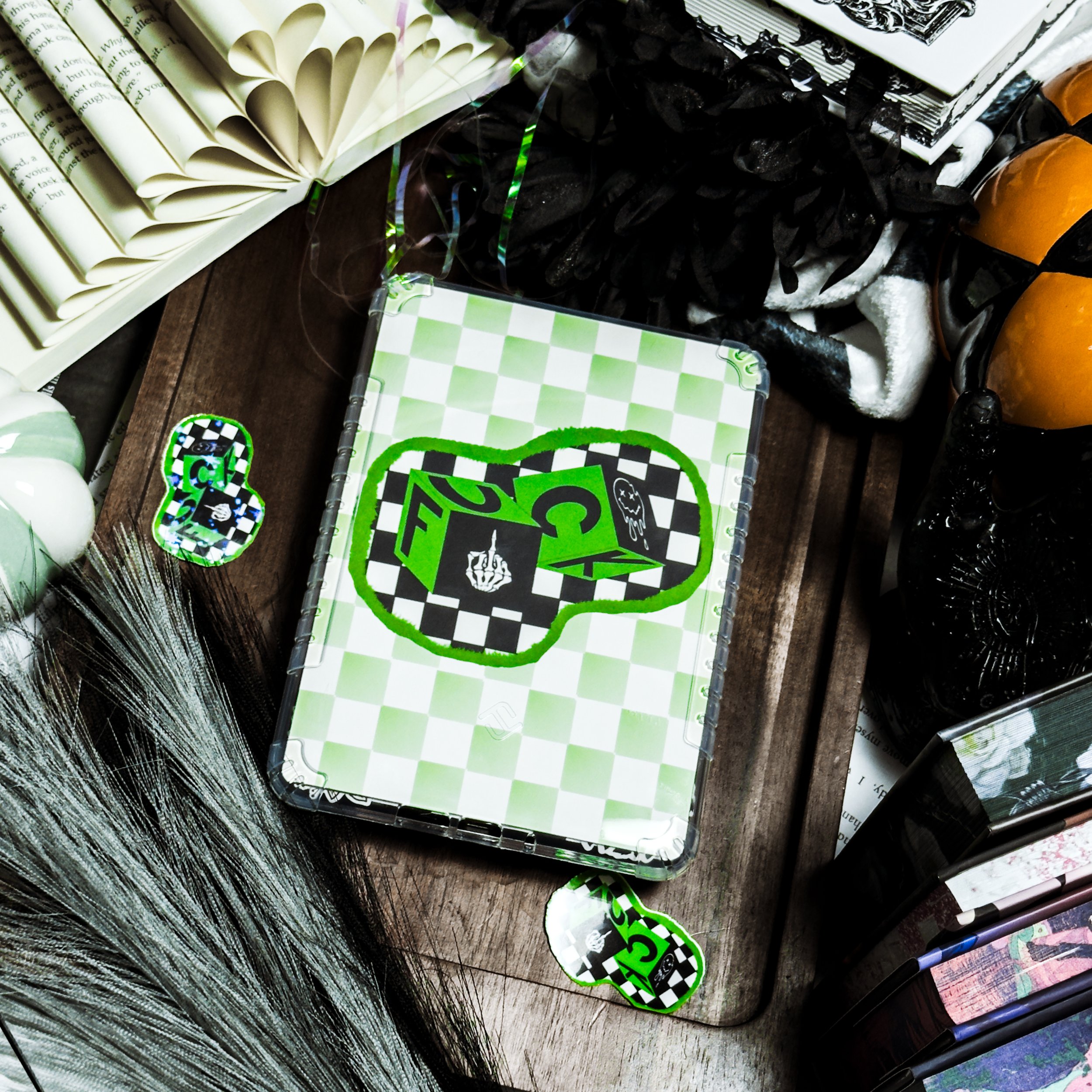 Checkered Kindle Insert