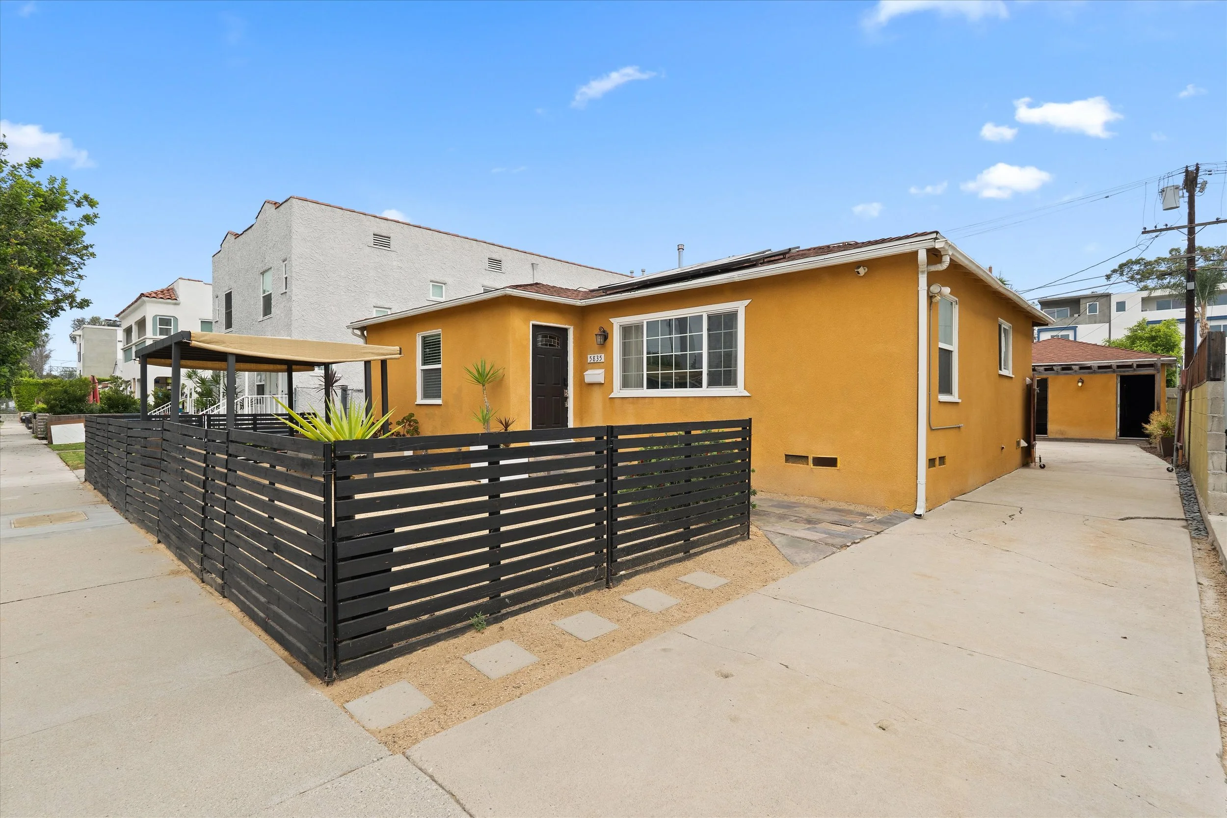 03-5835-ernest-ave_003.jpg