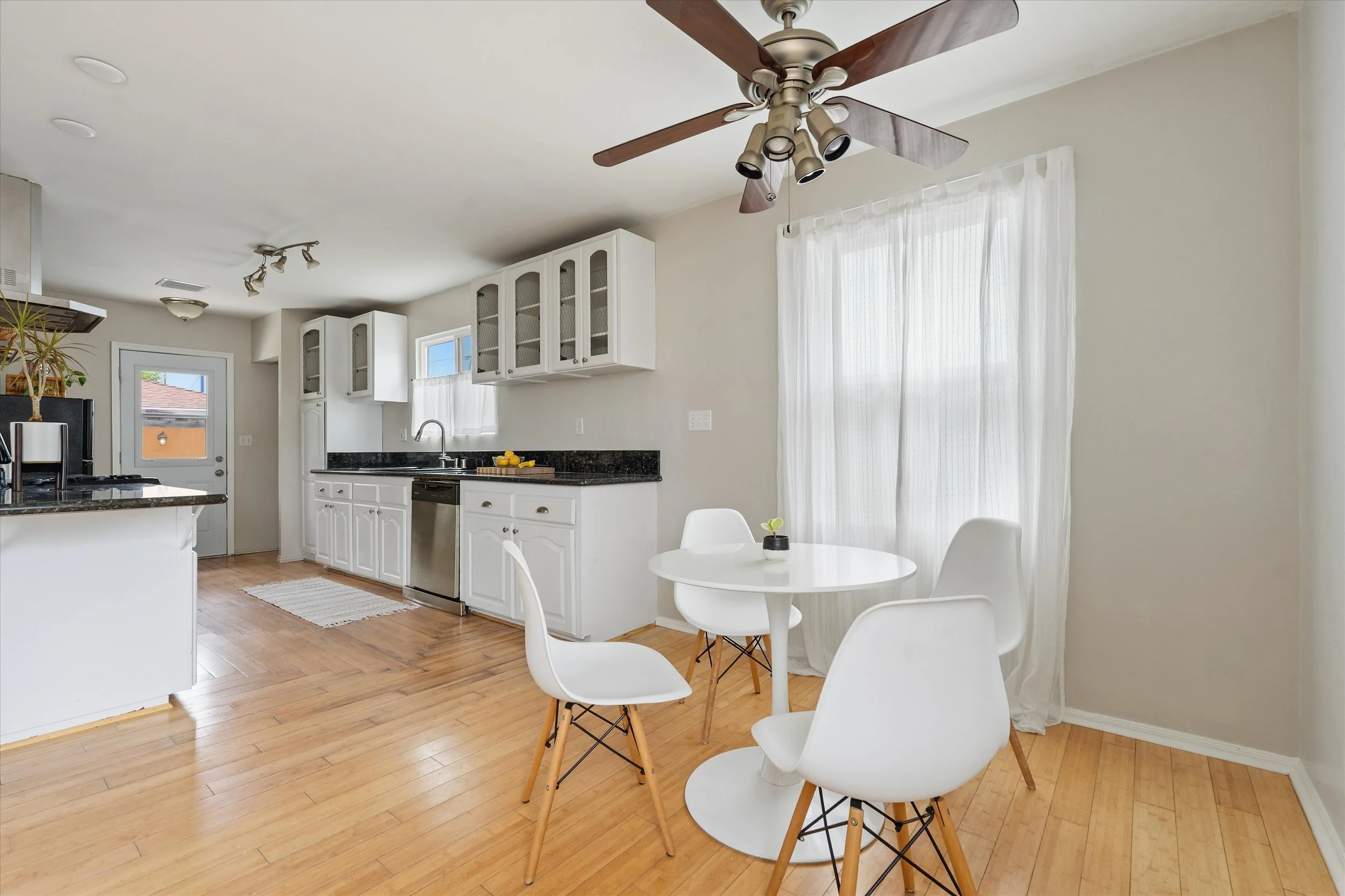 15-5835-ernest-ave_015.jpg