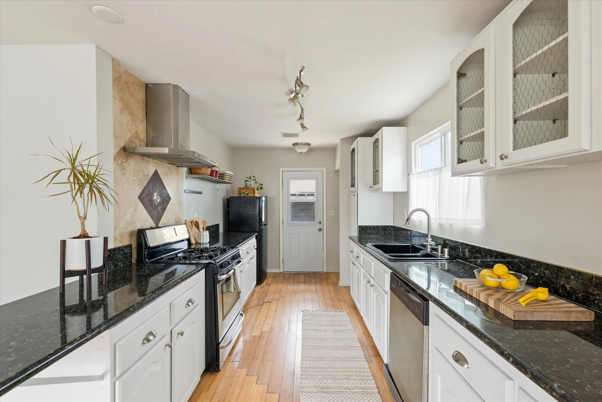 16-5835-ernest-ave_016.jpg