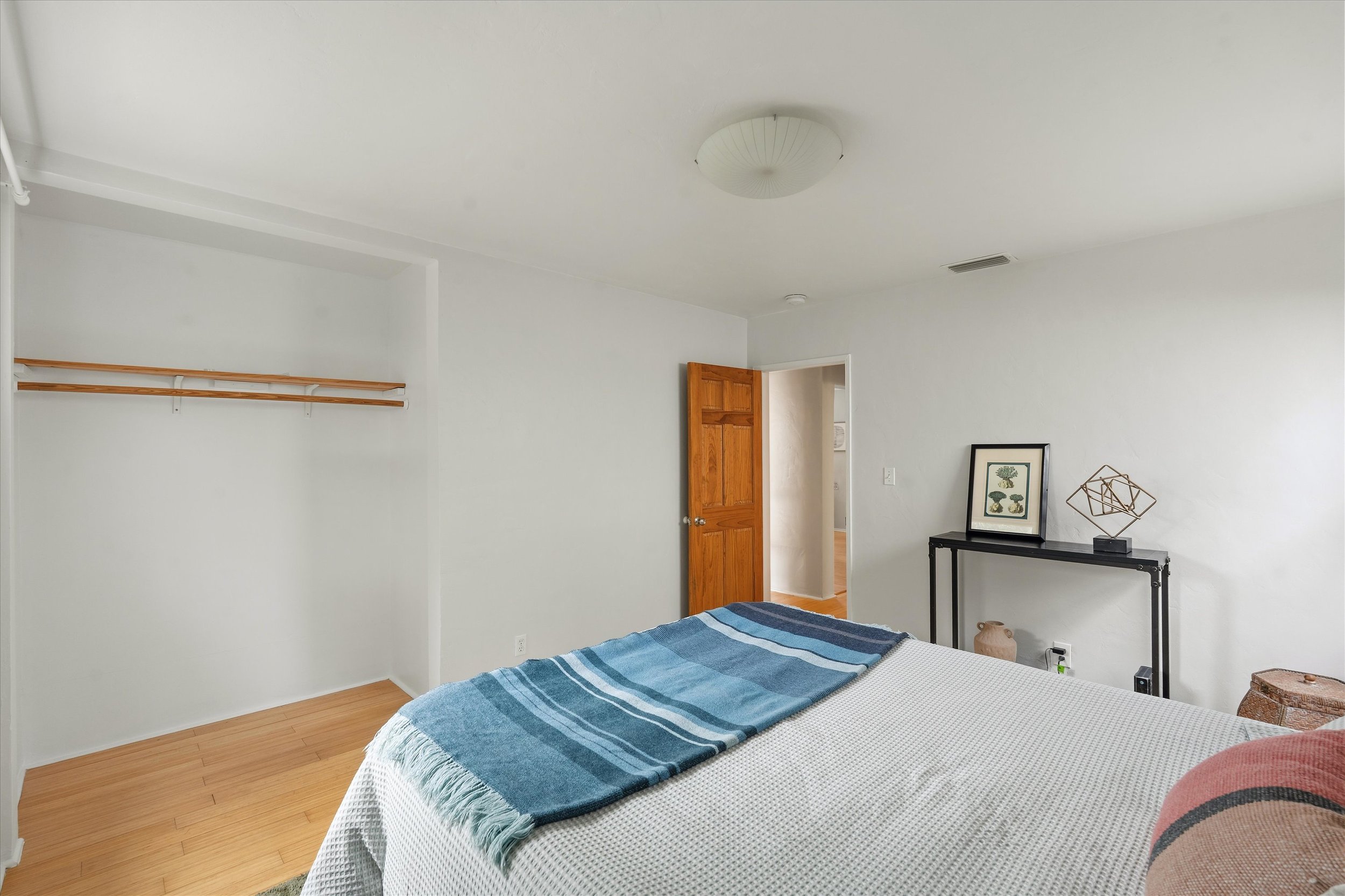 25-5835-ernest-ave_025.jpg
