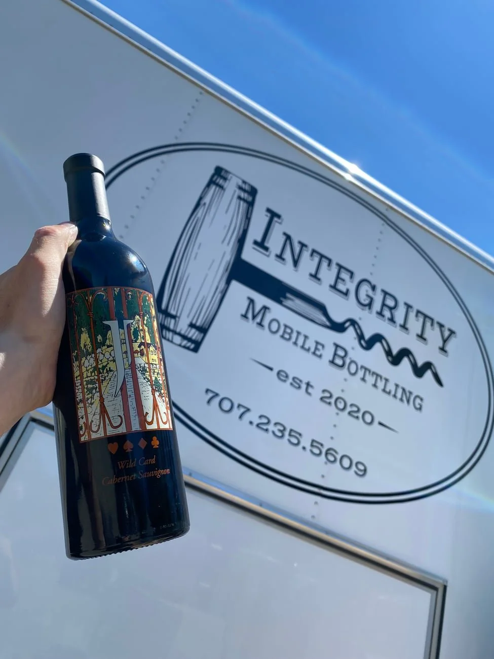 gal-5-bottle-trailer-logo.jpg