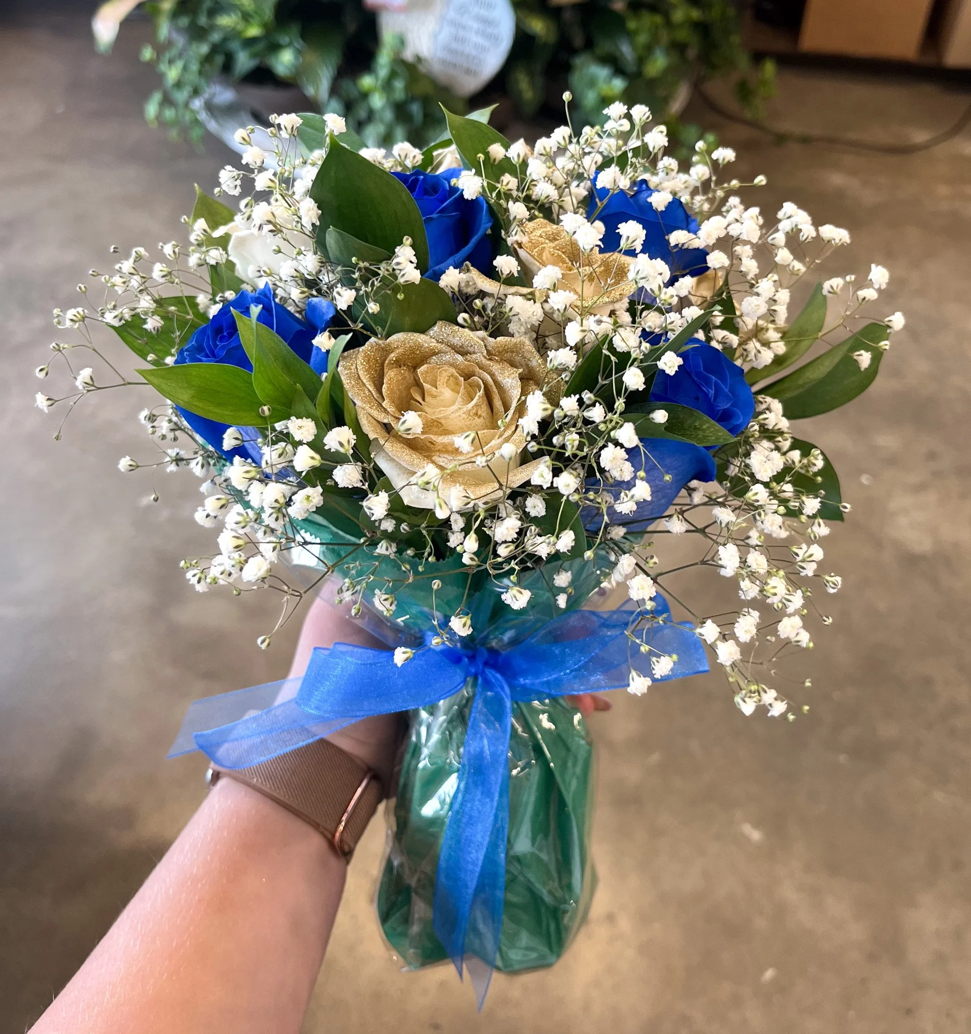 Medium sized bouquet of school colors