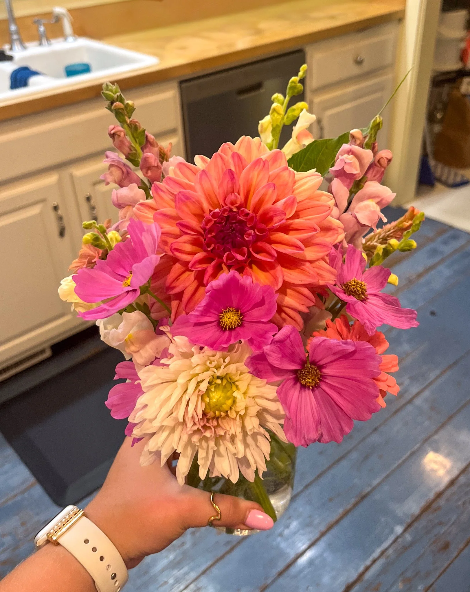 Small sized arrangement (premium flowers)