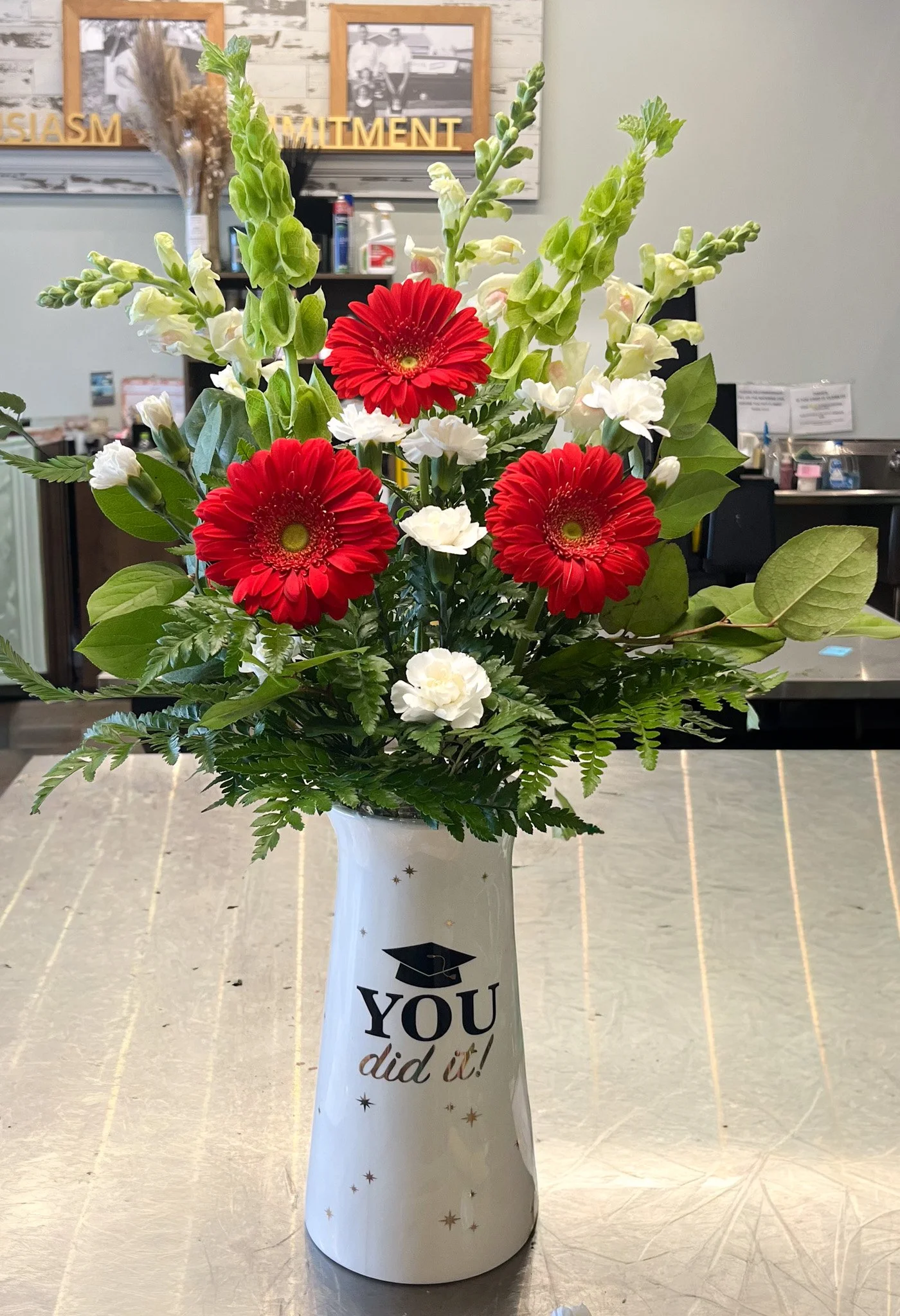 Medium sized specialized arrangement for graduation