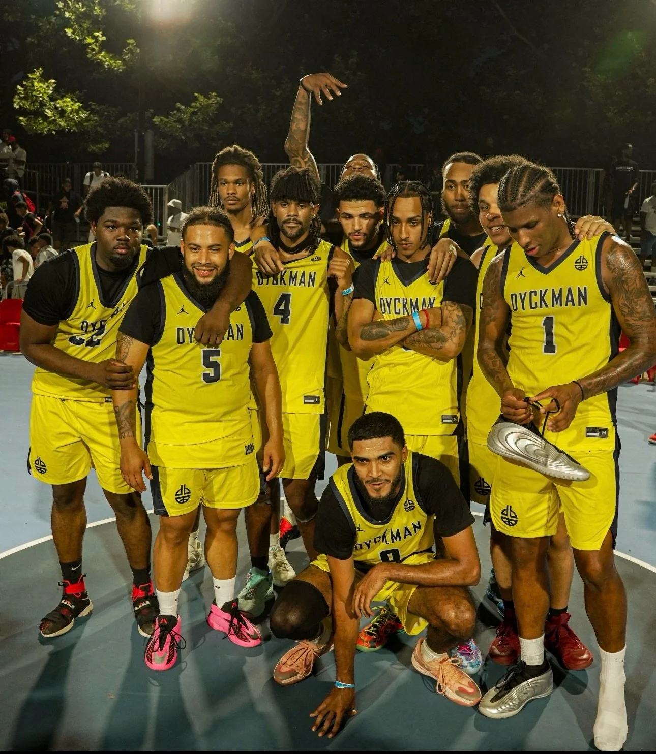 Friday Night Lights at Dyckman. 🗽🔥🎥 

#theyoungonez #youngonez #dyckmanbasketball #explorepage #nystreetbasketball