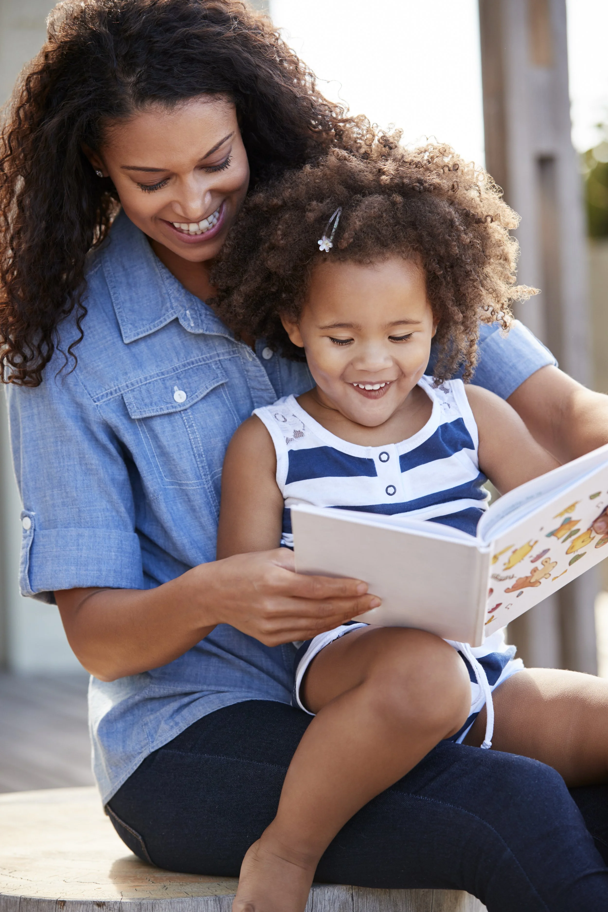experience-of-time-Mother reading with young daughter, representing Experience of Time's mission to protect time with what matters mostabout-family-time-mission.jpg