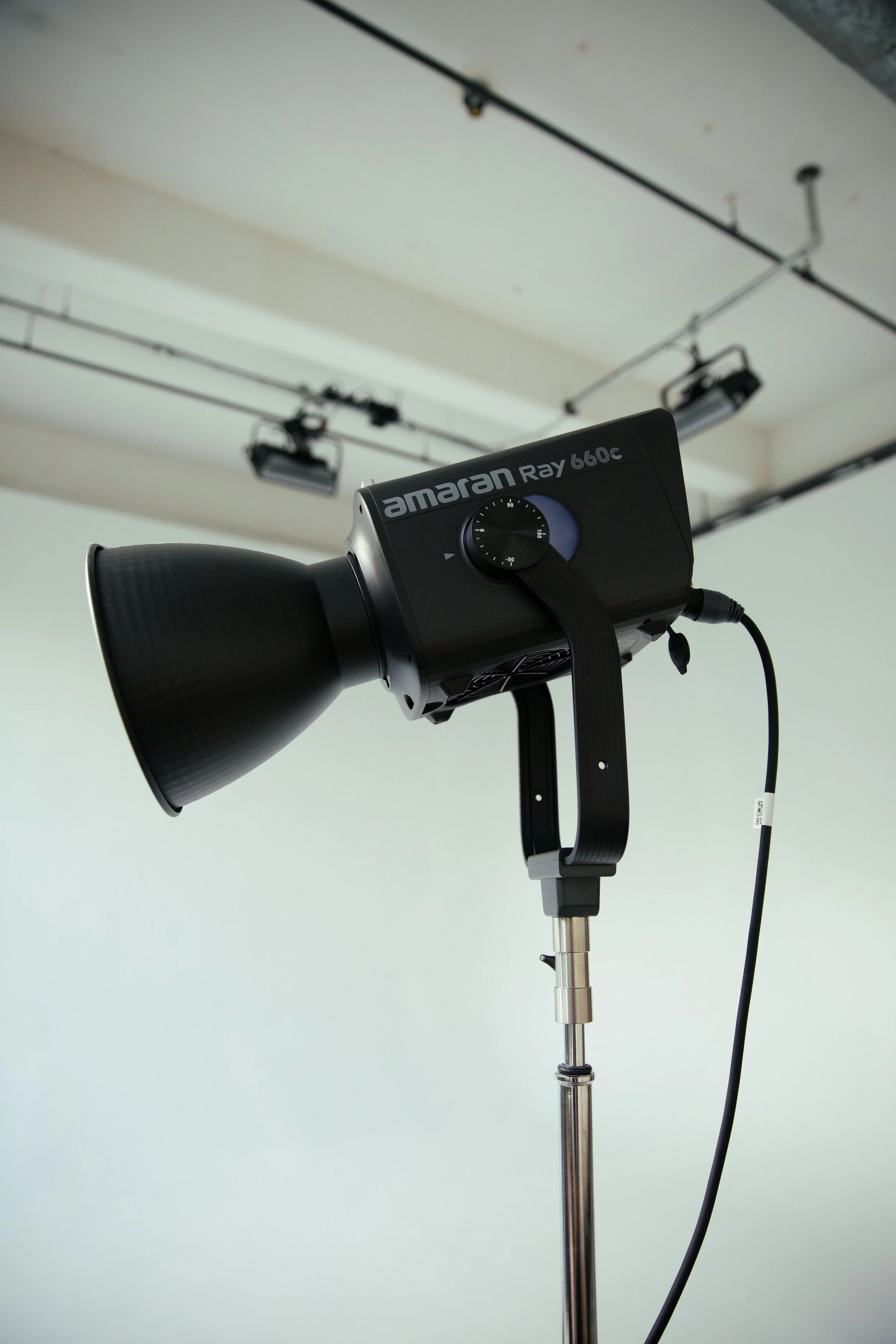 Amaran Ray 660C with reflector