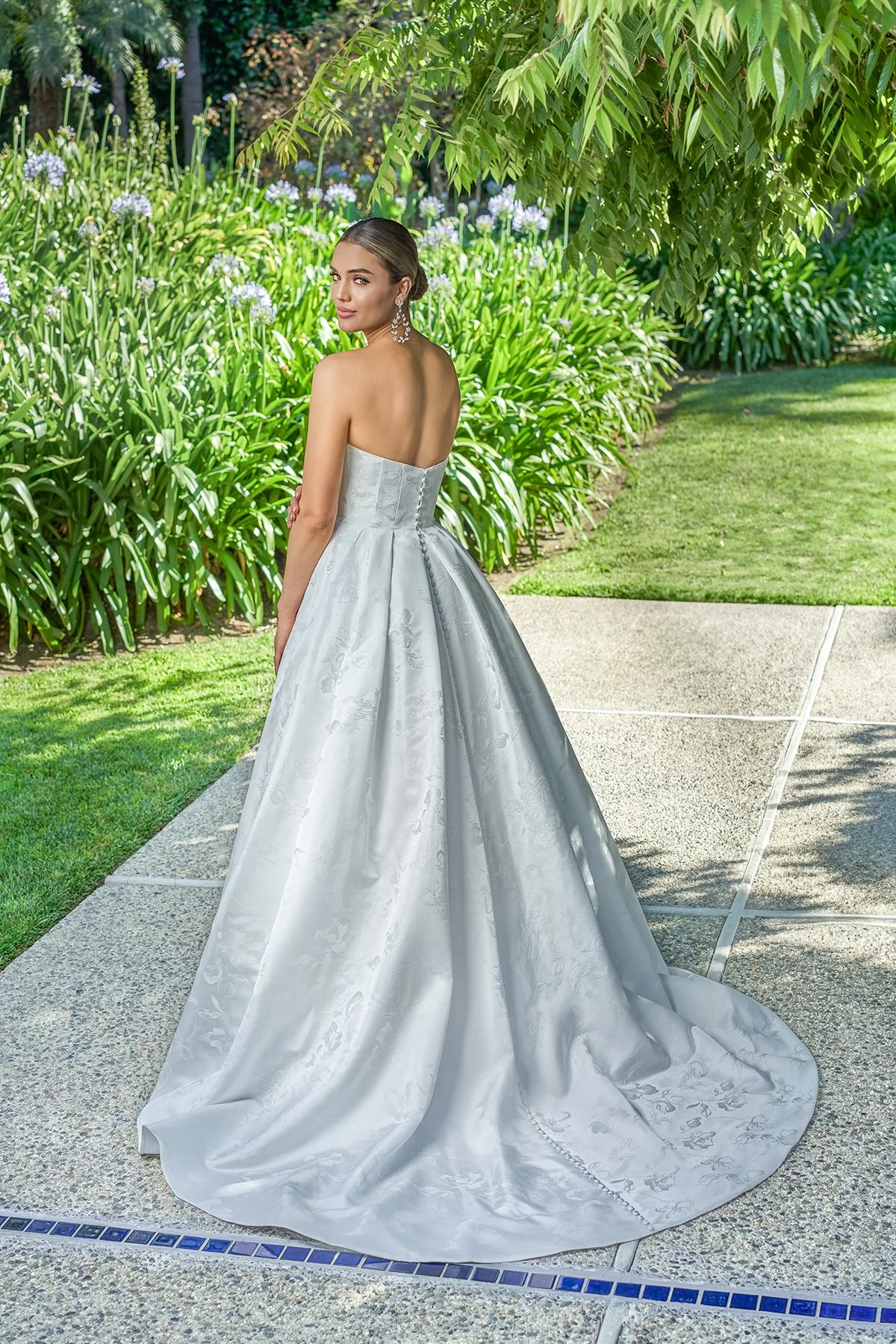 MiaJN-Back