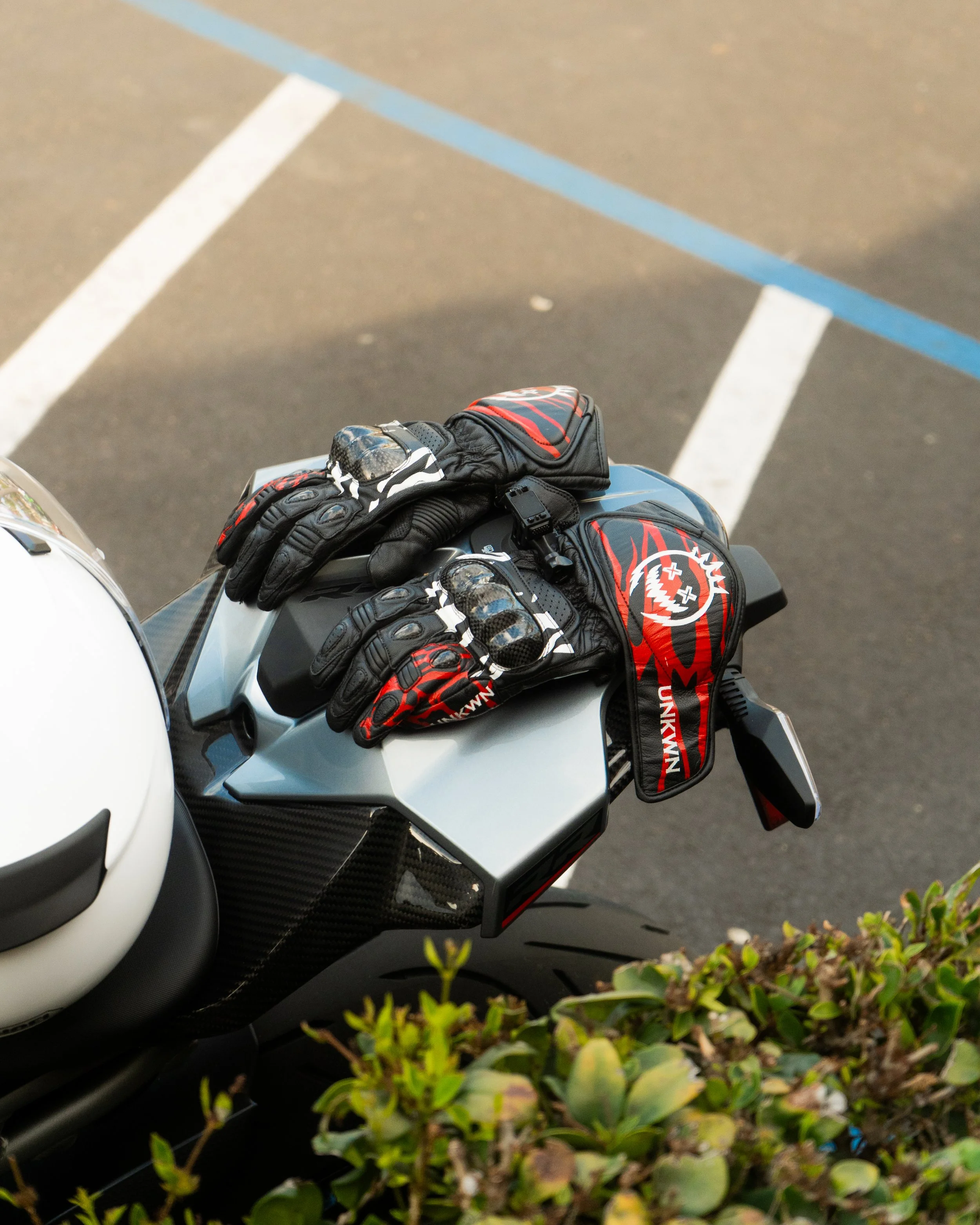 PREORDER Medium Length Gauntlet Gloves (Speed Founder V1)