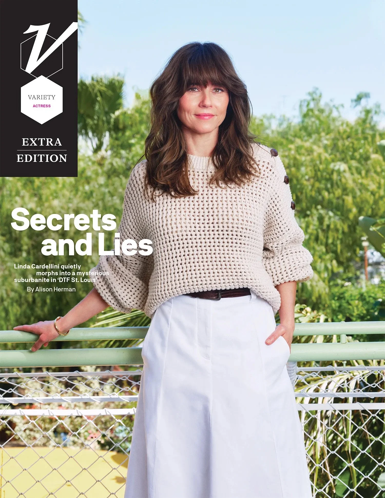 Linda-Cardellini-Emmy-Extra-Edition.jpg