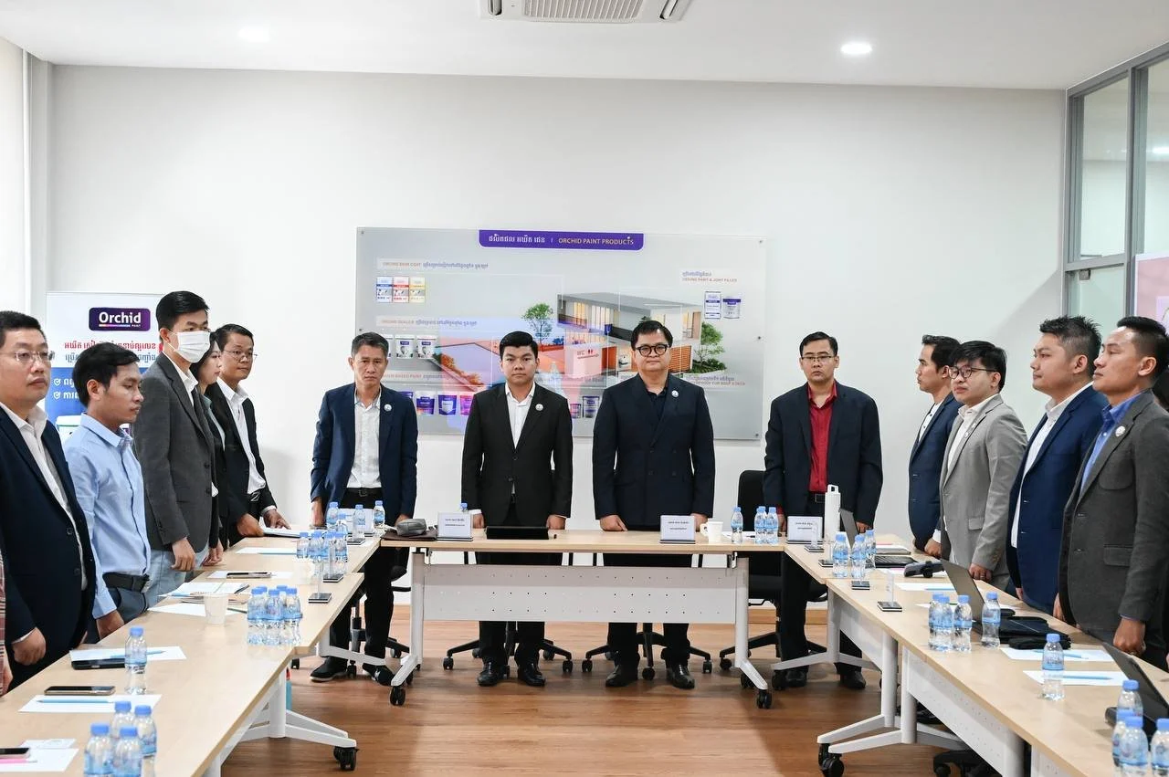 កិច្ចប្រជុំប្រចាំខែនៅសាលប្រជុំស្នាក់ការ "ថ្នាំលាប អឃីត ផេន Orchid Paint”