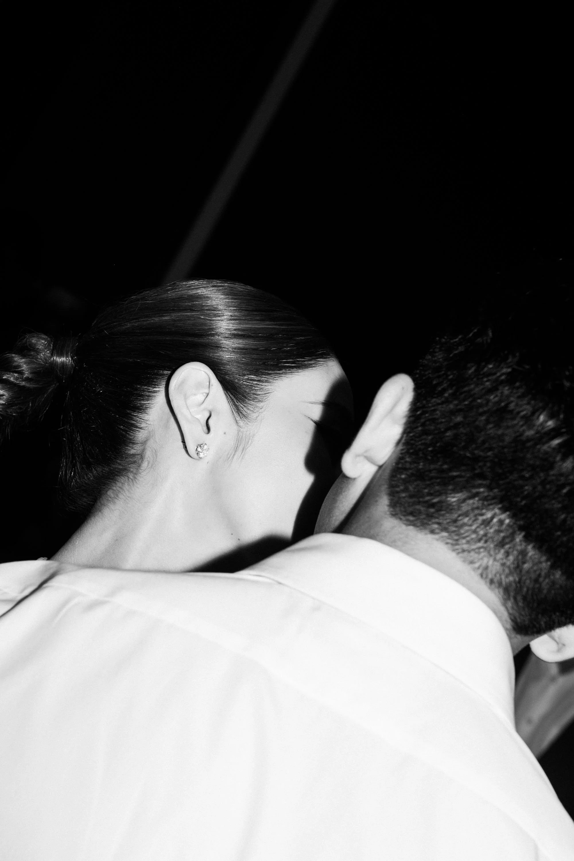Close-up of the couple sharing a kiss.