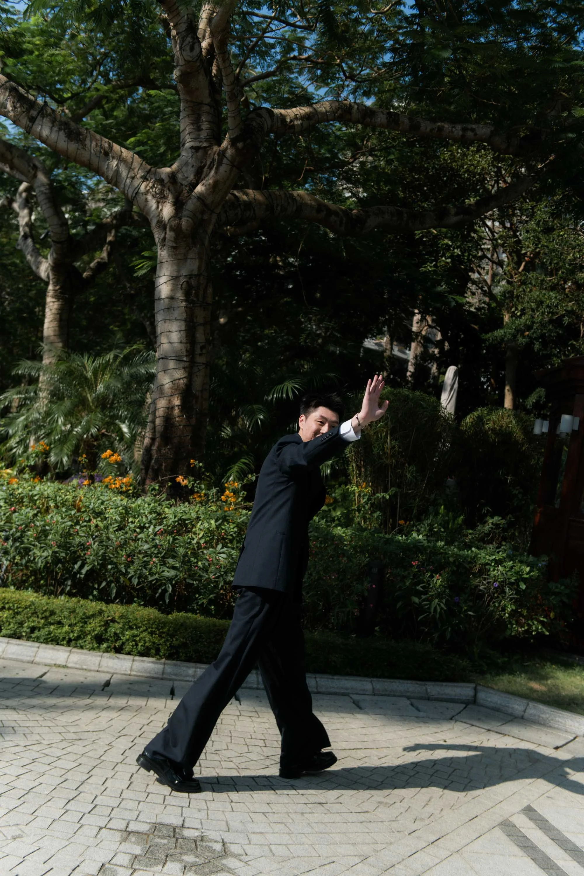 Groom waving to guests before the ceremony.
