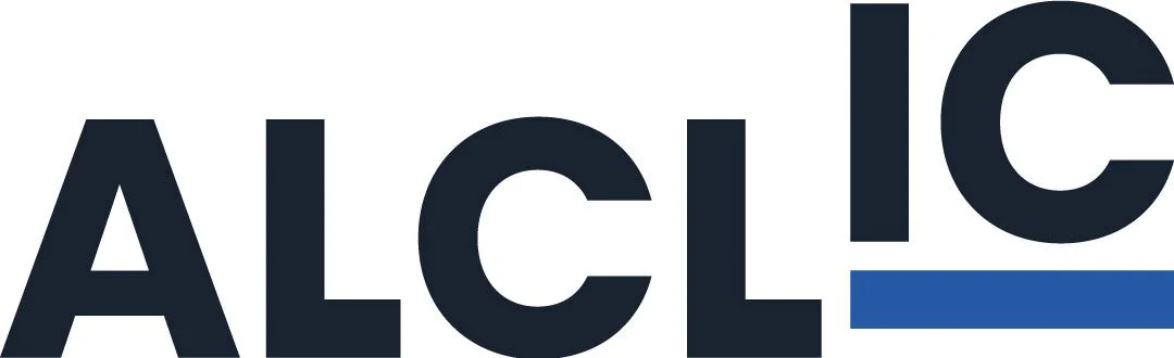 Ausschnitt eines Logos mit den Buchstaben 'ALC' und einem blauen Pfeil darunter.
