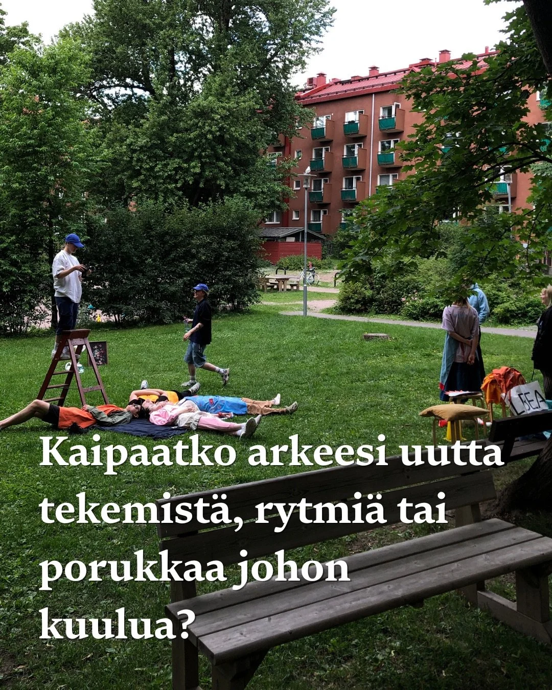 Kaipaisitko rytmi&auml;, tekemist&auml; ja porukkaa? 🌱 
Leikkis on 18&ndash;29-vuotiaiden toiminnallinen ryhm&auml;, joka kokoontuu s&auml;&auml;nn&ouml;llisesti saman porukan kanssa. Ei tarvitse valmiita taitoja &mdash; riitt&auml;&auml; ett&auml; 