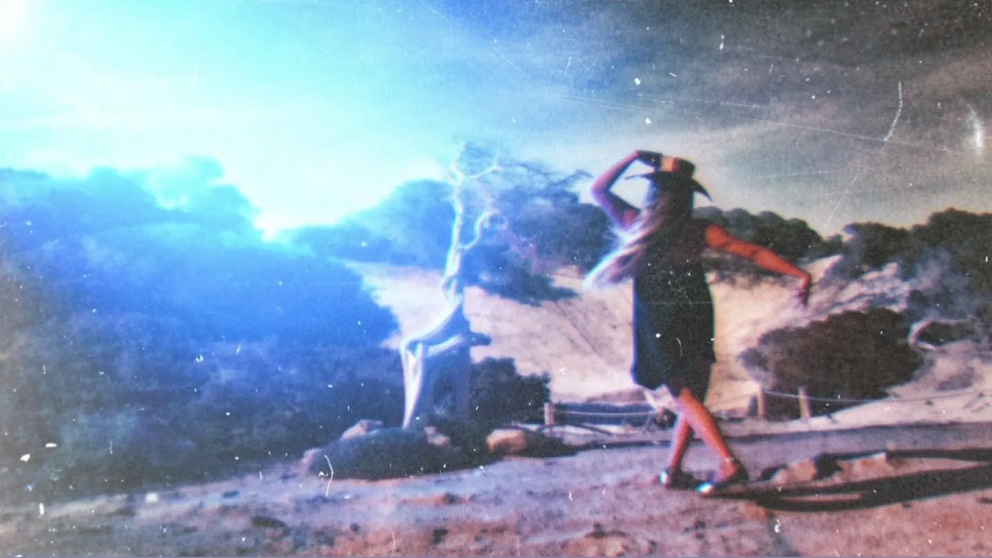 How many islands are leaving free in your soul?
Chapter II for curious people only ;)

With @cccarmeee dance 
@videogenic_audiovisual eyes and camera
@helena66alicante conspiracy 
And me for the rest.

#ibizavibes
