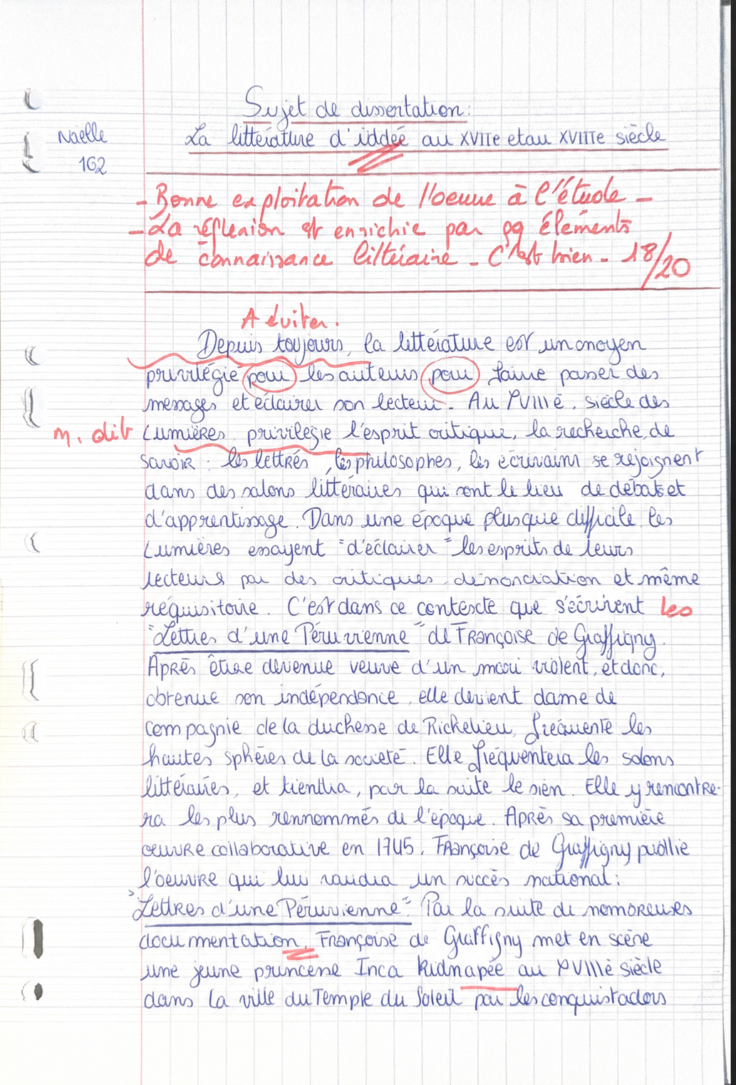 Page de notes manuscrites en français sur la littérature de l'époque du XVIII siècle, avec des annotations en rouge et en bleu, comprenant des paragraphes et des corrections.