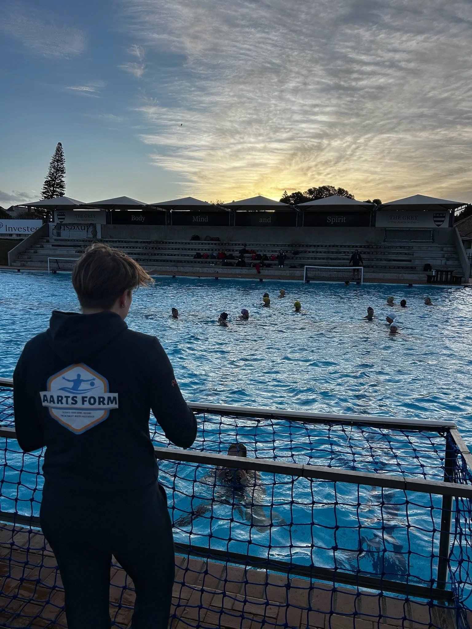 Laura Aarts coaching water polo goalkeepers during an outdoor training session.