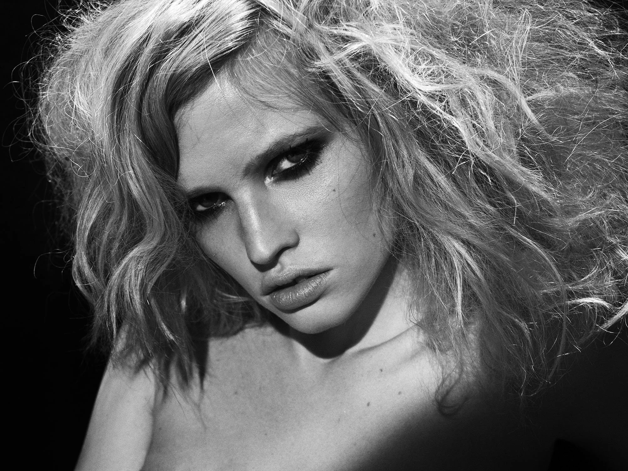 Lara Stone - Wig Magazine