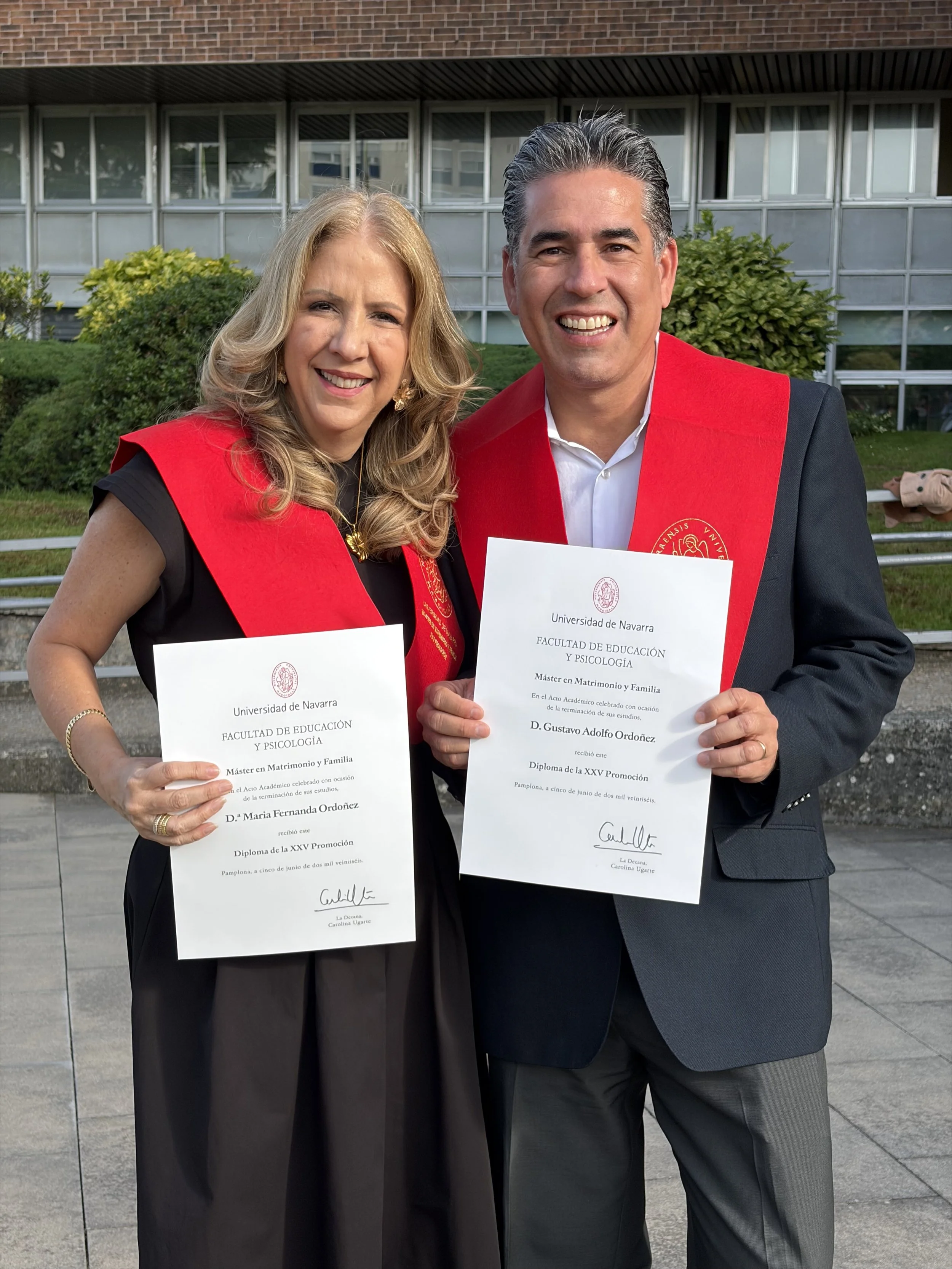 Gustavo & Marifer gradúandose del Master de Matrimonio y Familia de la Universidad de Navarra