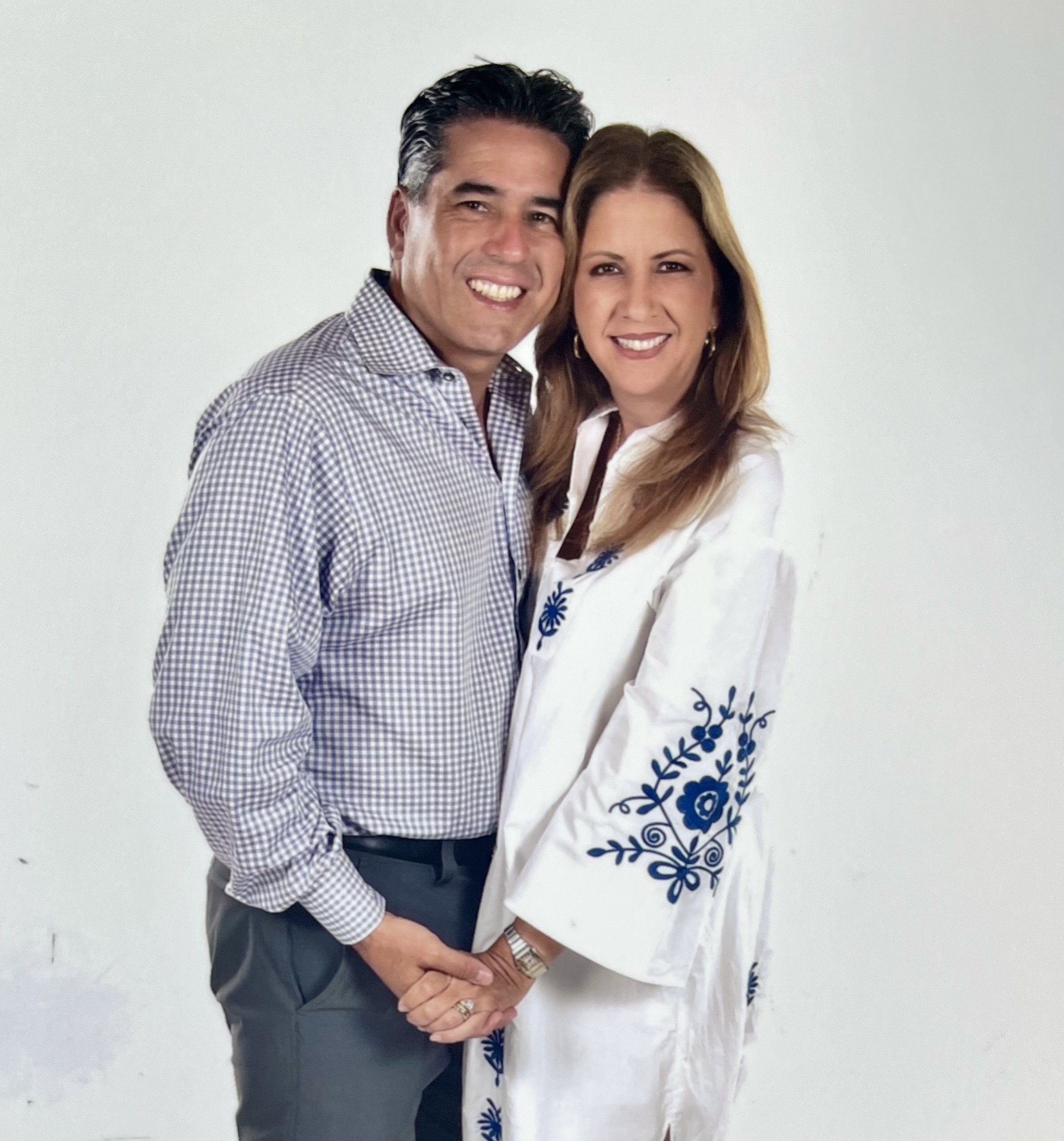Gustavo & Marifer smiling