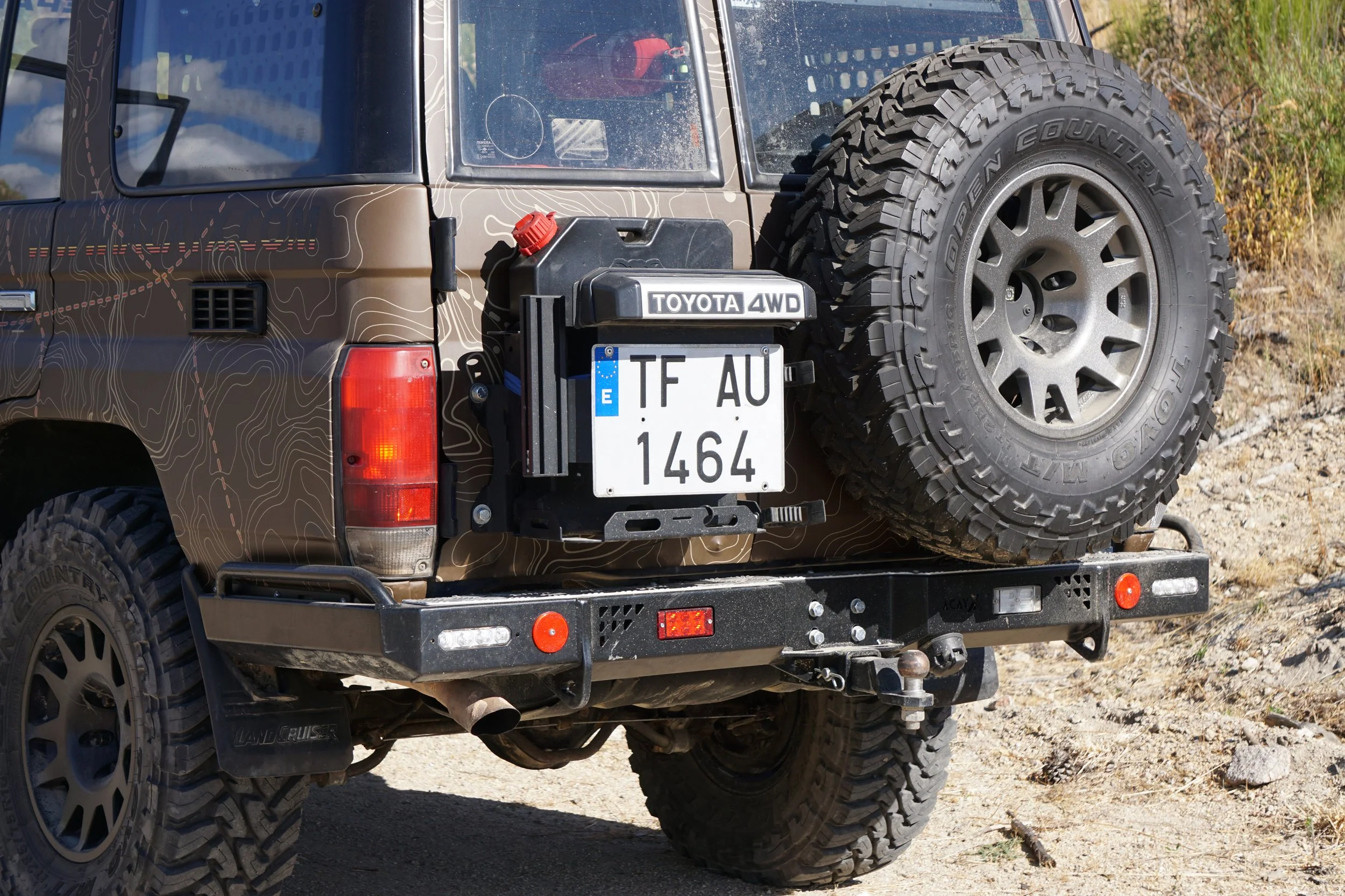 Paragolpes trasero Toyota Land Cruiser serie 76-77-78 LAT LARGO